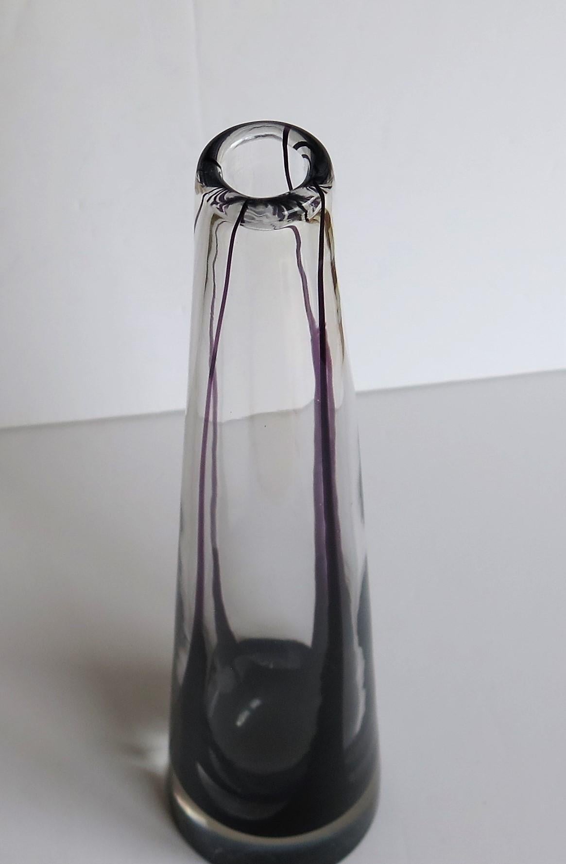 Tall Glass Sommerso Vase by Vicke Lindstrand for Kosta Glass, Sweden Circa 1960 For Sale 2