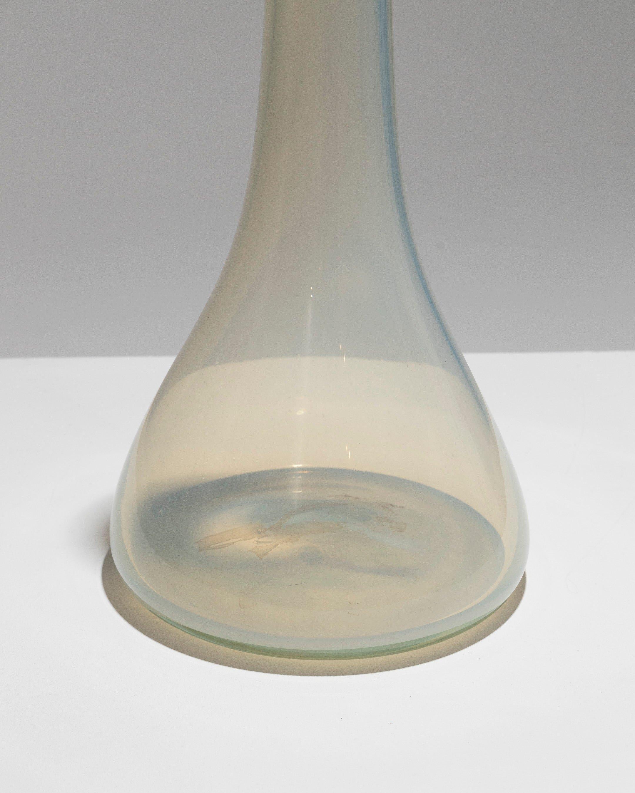 Mid-Century moderno Vaso di vetro alto con collo lungo, 1950 in vendita