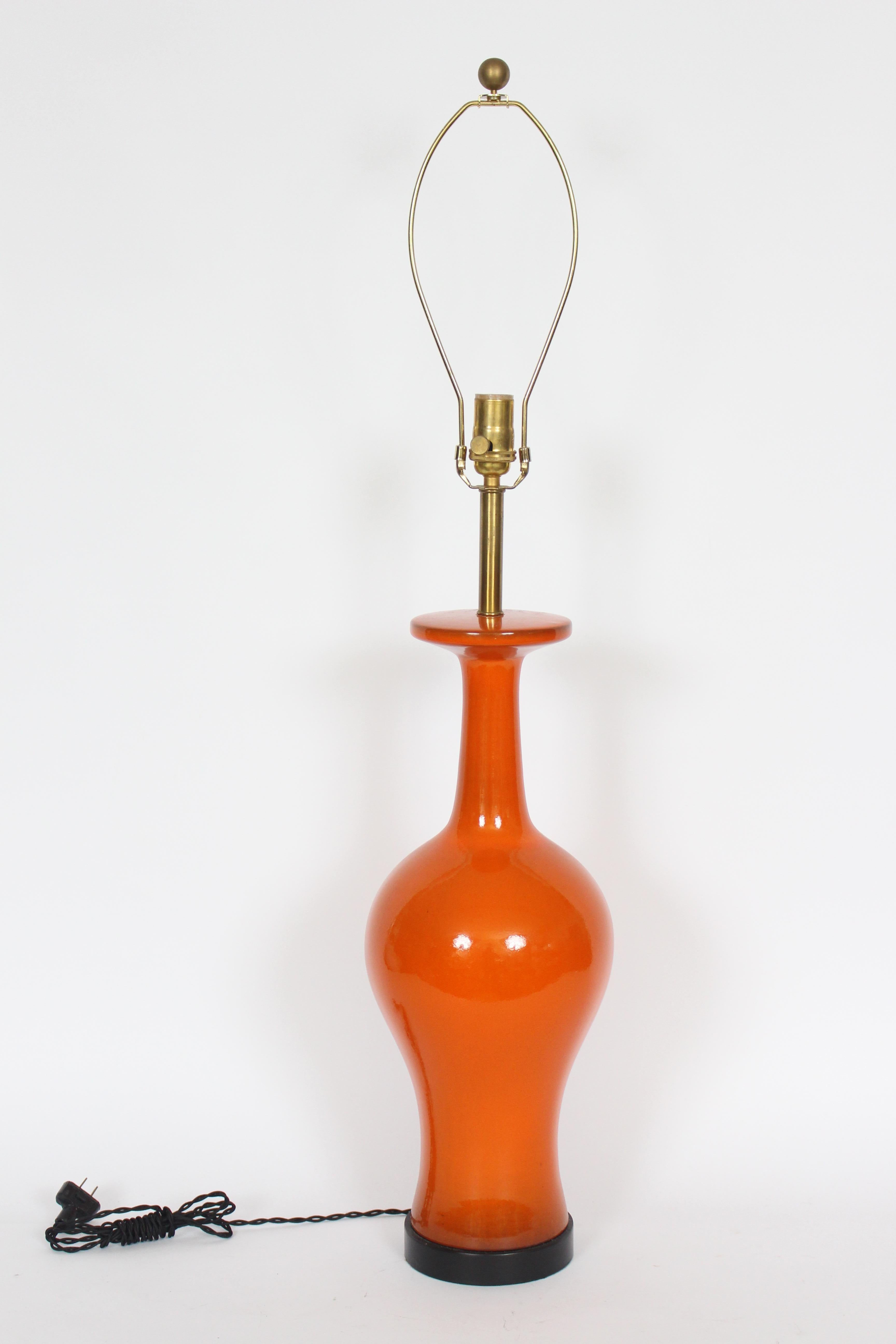 Große glasierte Tomatenrote Ingwerglasur-Tischlampe aus Keramik, um 1960 (amerikanisch) im Angebot