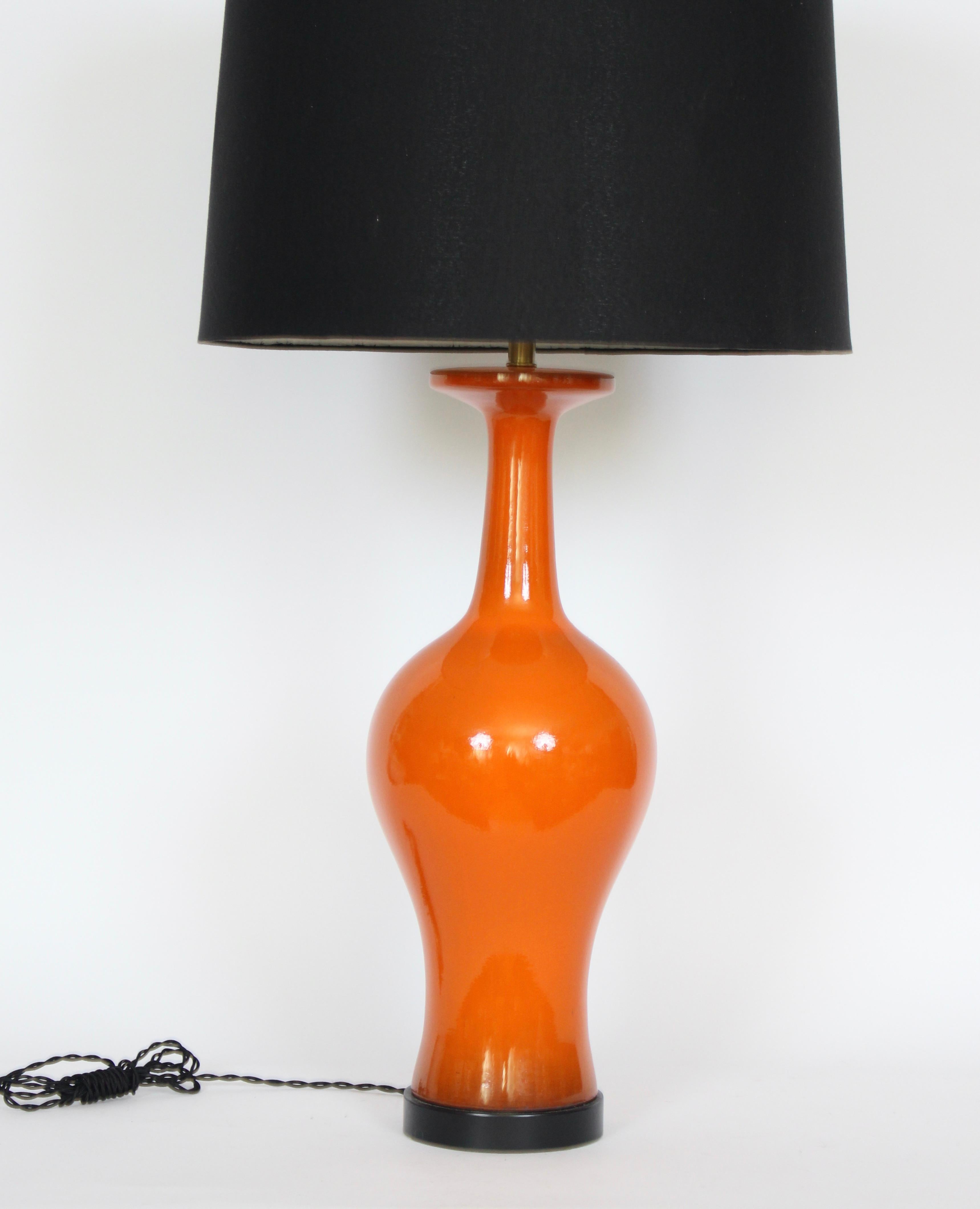 American Tall Glazed Tomato Red Ginger Jar Ceramic Table Lamp, Circa 1960 For Sale