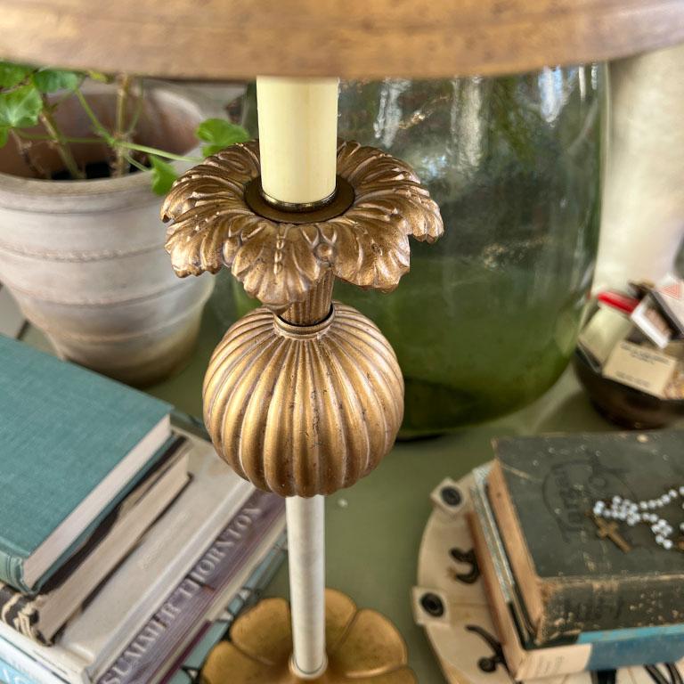Métal Grande lampe de bureau Art Nouveau Vintage Lilly Pad avec abat-jour doré en vente