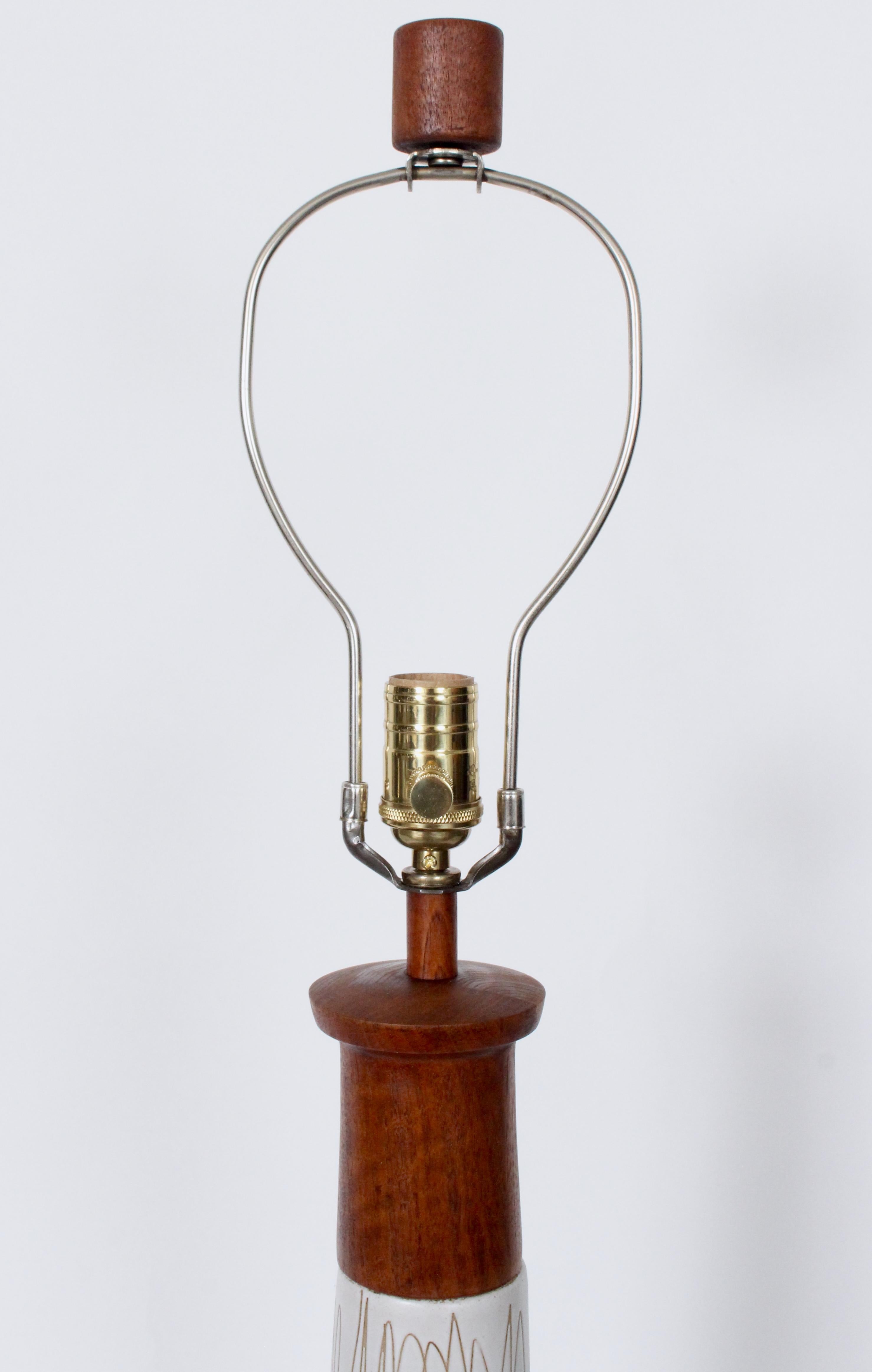 Tall Gordon & Jane Martz for Marshall Studios Incised Ivory Table Lamp, 1960s im Angebot 5