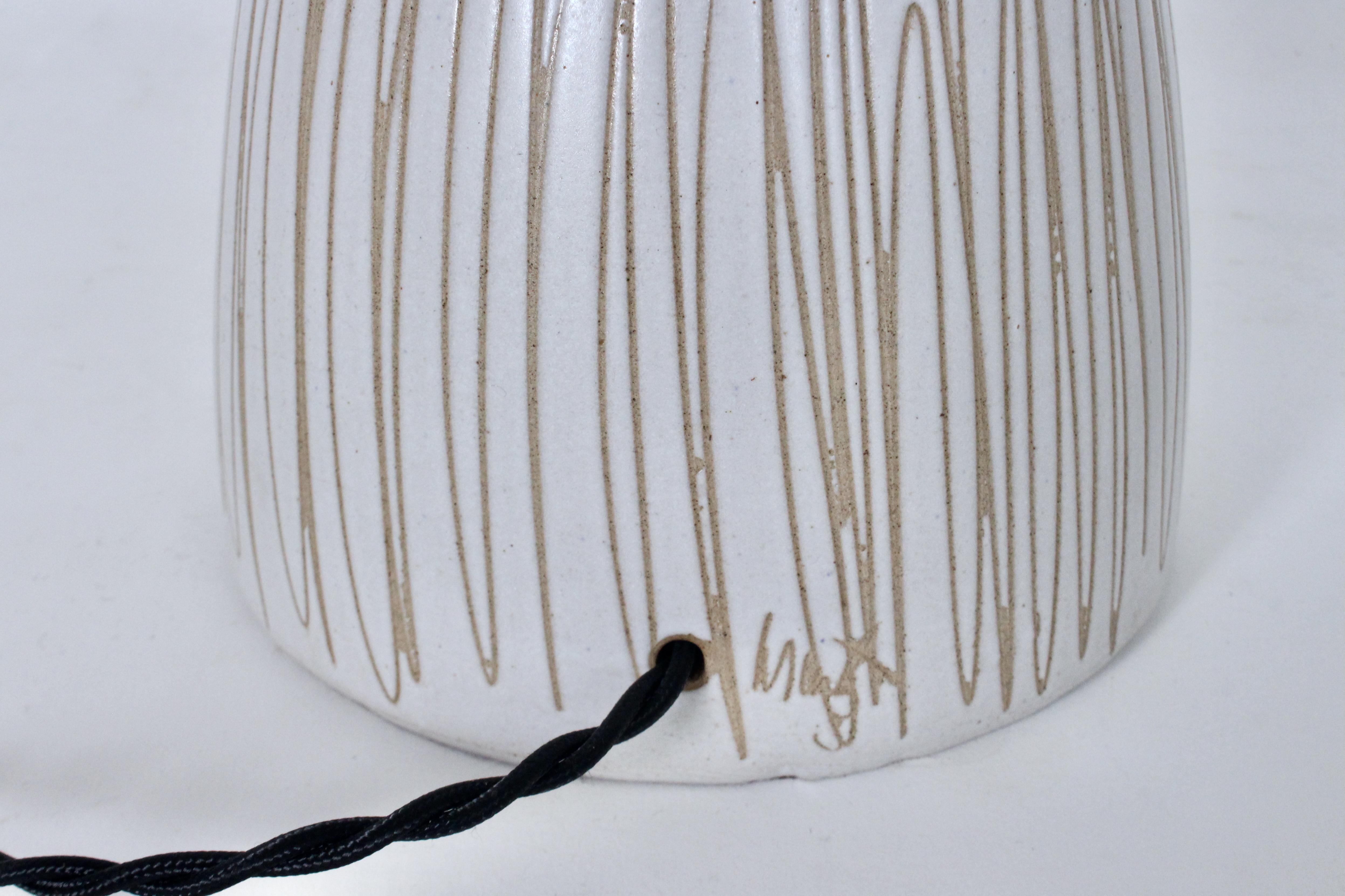Tall Gordon & Jane Martz for Marshall Studios Incised Ivory Table Lamp, 1960s im Angebot 9