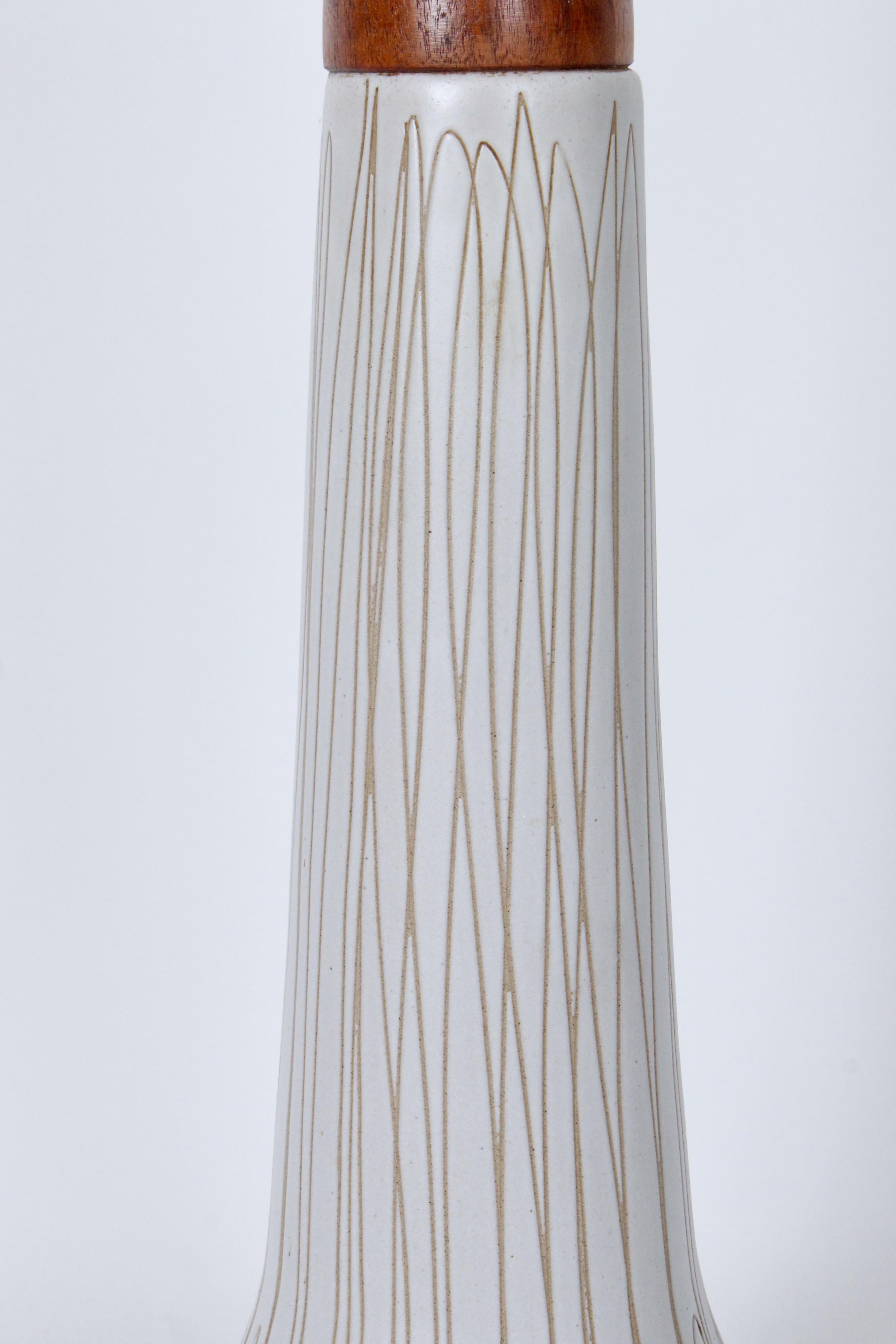 Tall Gordon & Jane Martz for Marshall Studios Incised Ivory Table Lamp, 1960s im Angebot 1