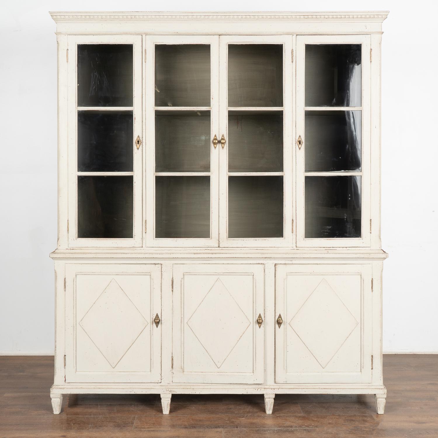 Tall Gray Painted Gustavian Bookcase Display Cabinet, Sweden circa 1960 In Good Condition In Round Top, TX