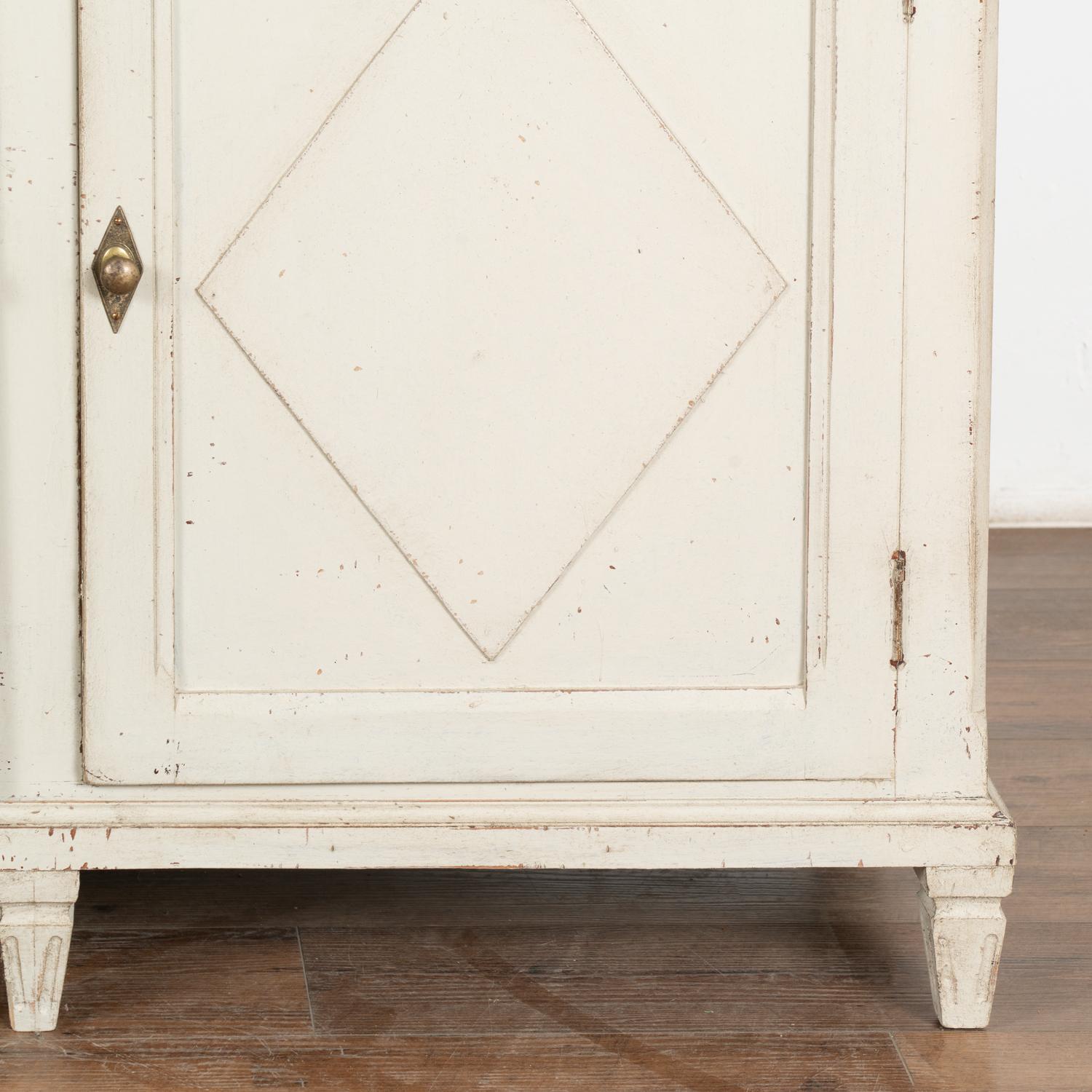 Tall Gray Painted Gustavian Bookcase Display Cabinet, Sweden circa 1960 For Sale 2