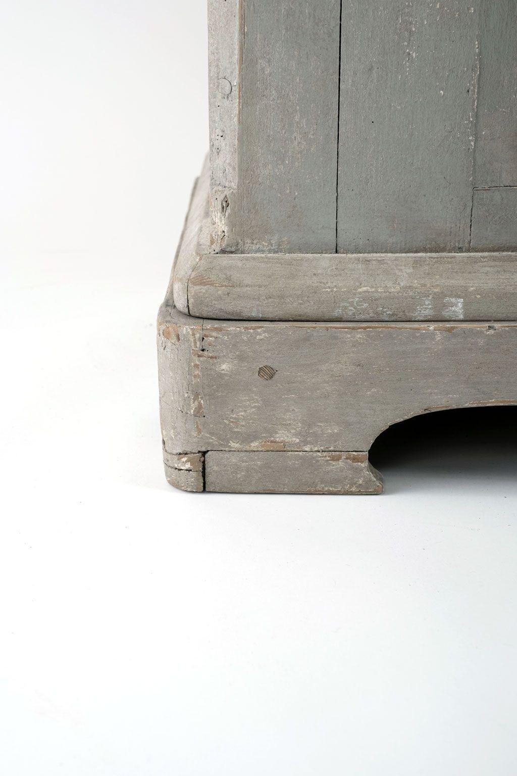 Tall Gray-Painted Swedish Buffet in vendita 7