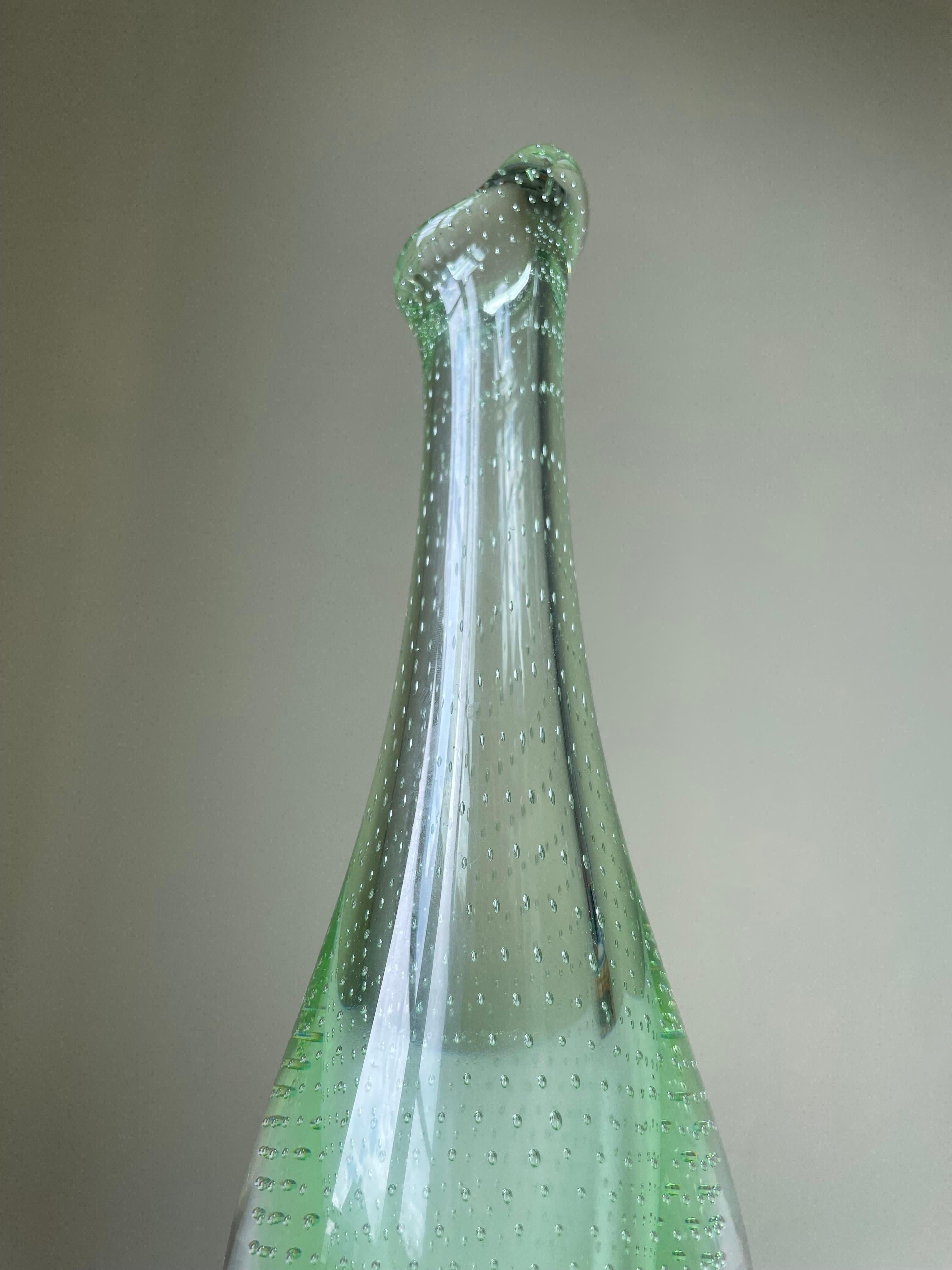 Große Vase aus grünem Blasenkunstglas, Skandinavien, 1960er Jahre (Moderne der Mitte des Jahrhunderts) im Angebot