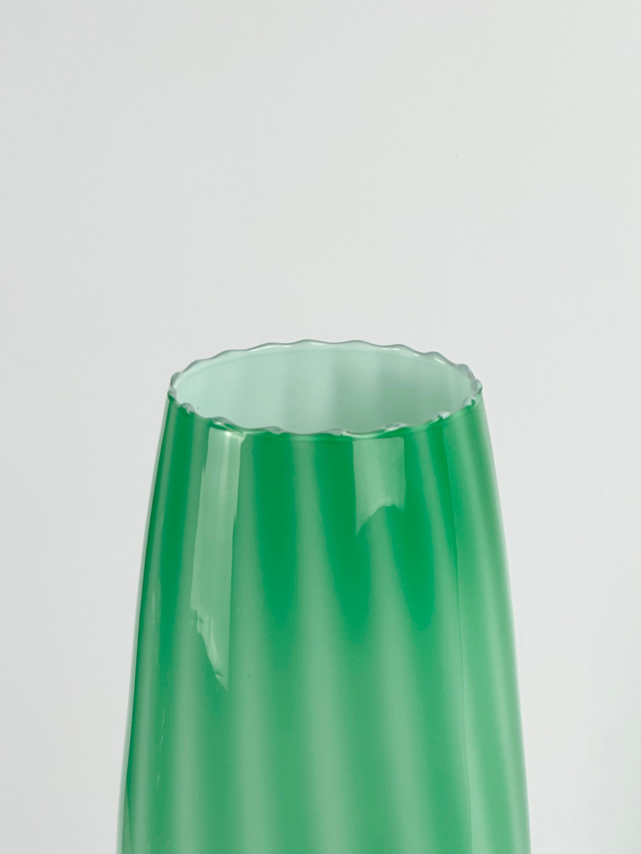 Italiano Vaso alto in vetro Greene & Greene della Vetreria Artistica Toscana, anni '70, Italia in vendita