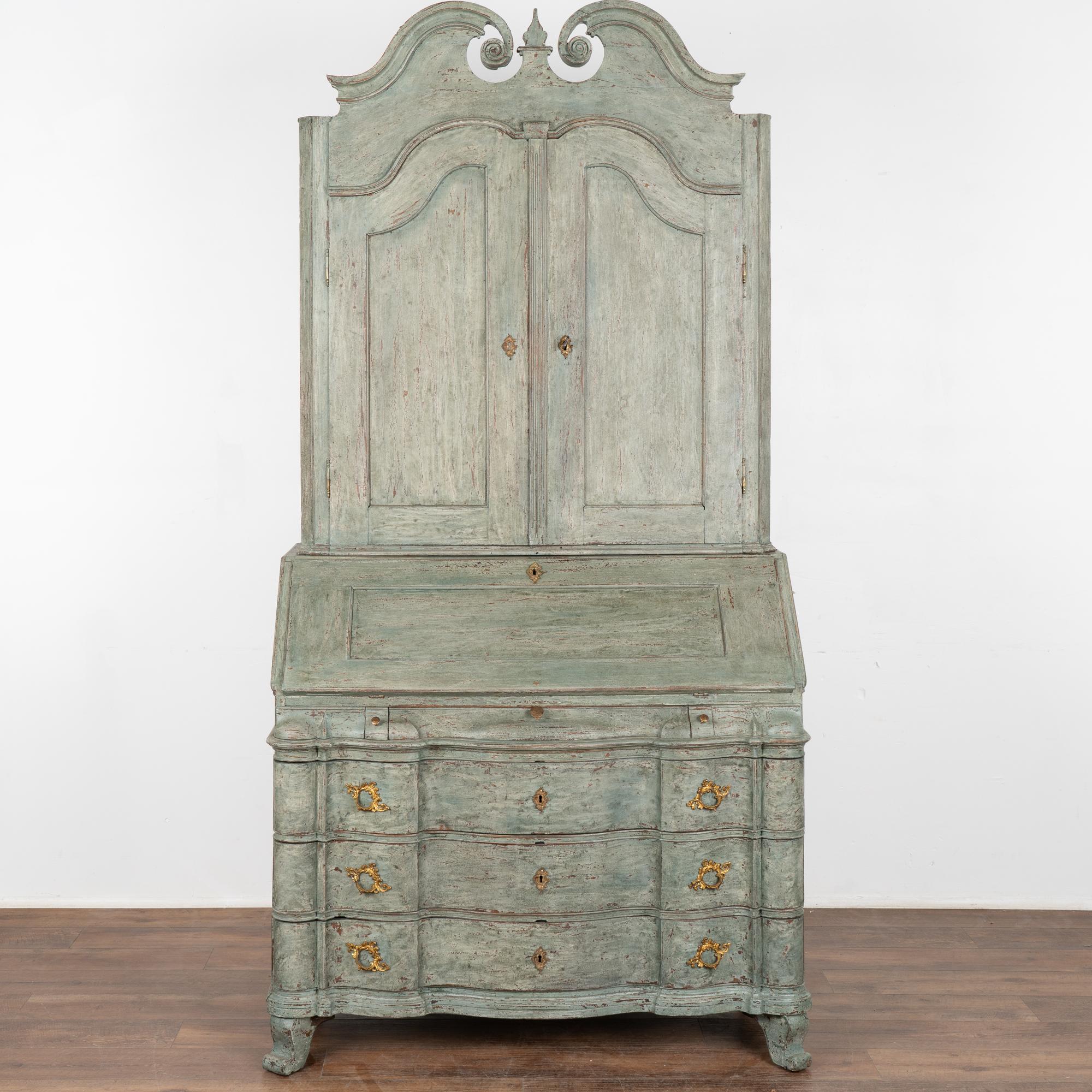 Tall Green Painted Oak Secretary Bureau from Sweden, Circa 1800-20 In Good Condition In Round Top, TX