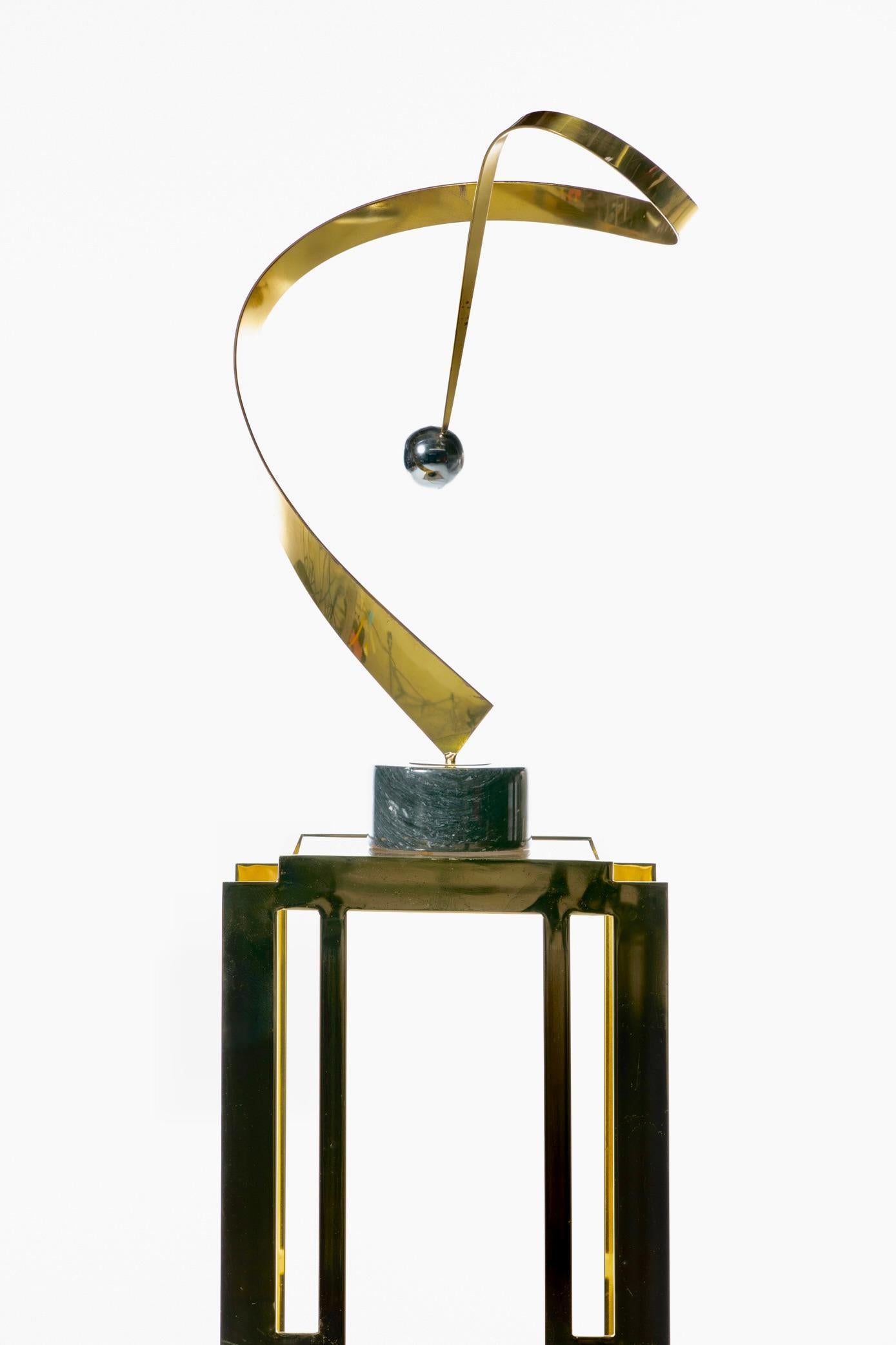 The Pedestal im Stil von Guy Lefevre, Messing, Mid Century, mit brauner Rauchglasplatte im Angebot 4