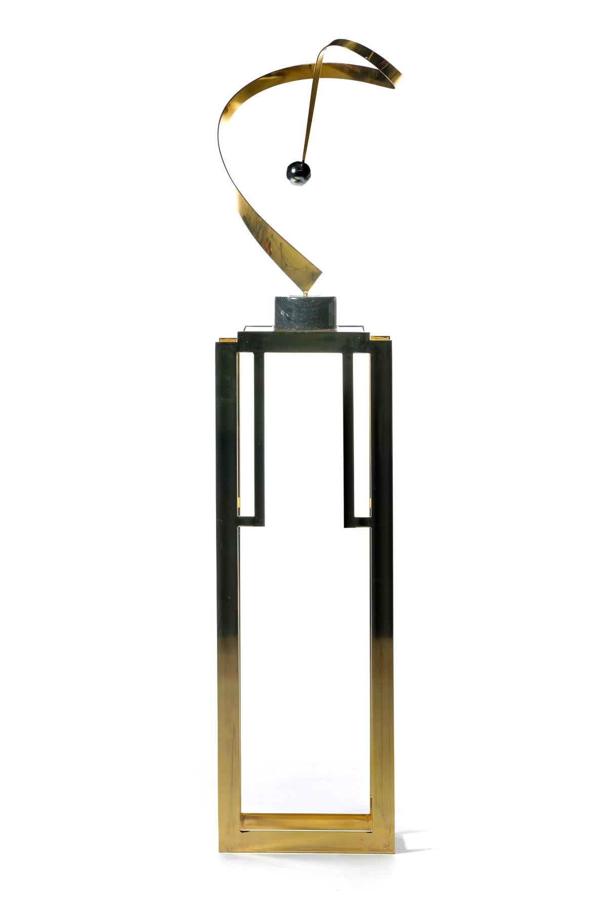 Grand The Pedestal Mid Century en laiton de style Guy Lefevre avec plateau en verre fumé brun en vente 4