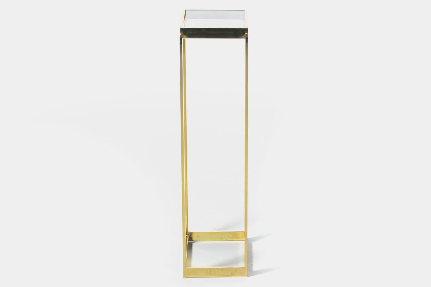 The Pedestal im Stil von Guy Lefevre, Messing, Mid Century, mit brauner Rauchglasplatte im Zustand „Gut“ im Angebot in Saint Louis, MO