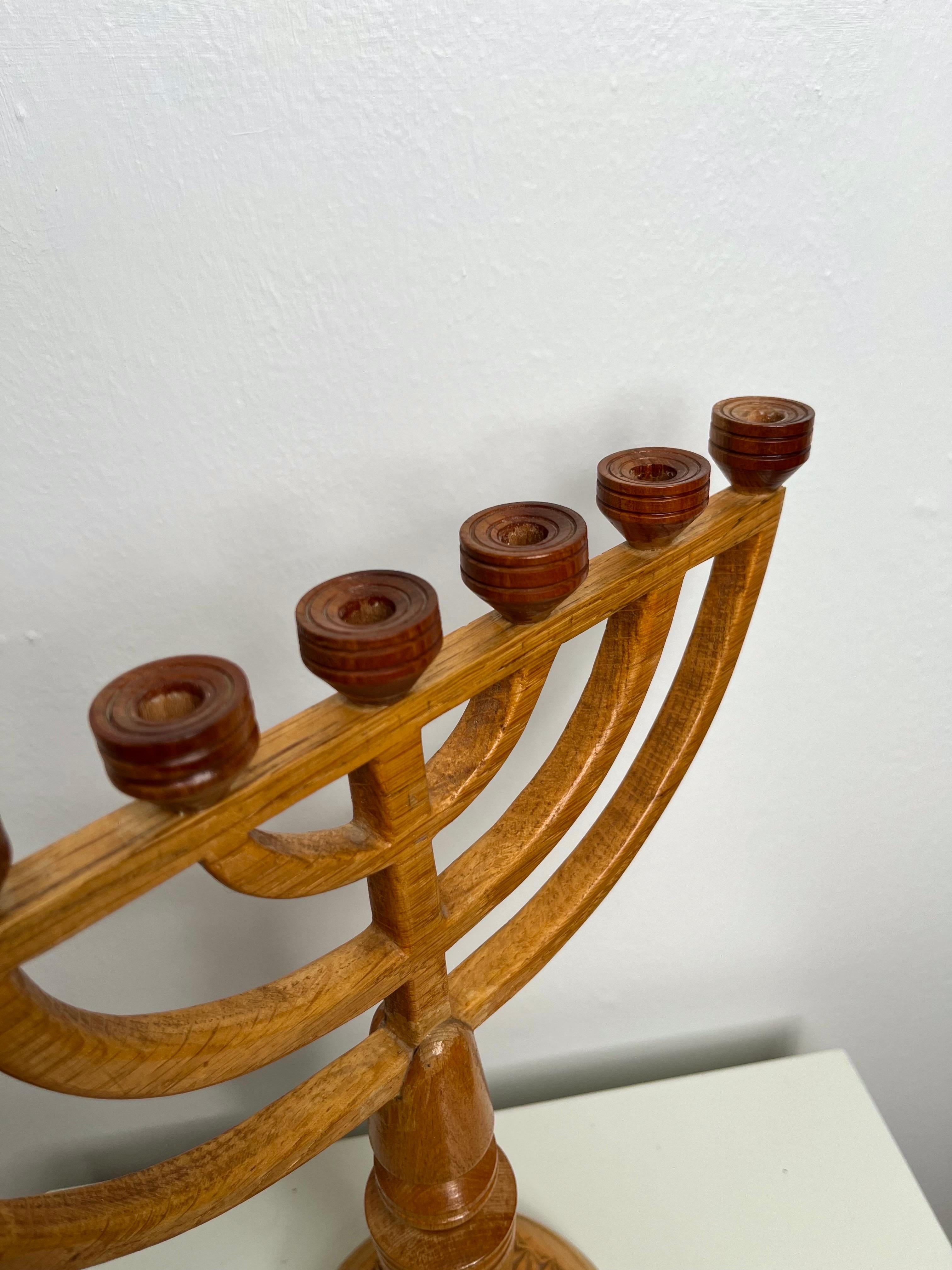 Grand chandelier en bois suédois artisanal avec 7 bougeoirs, 1985 en vente 5