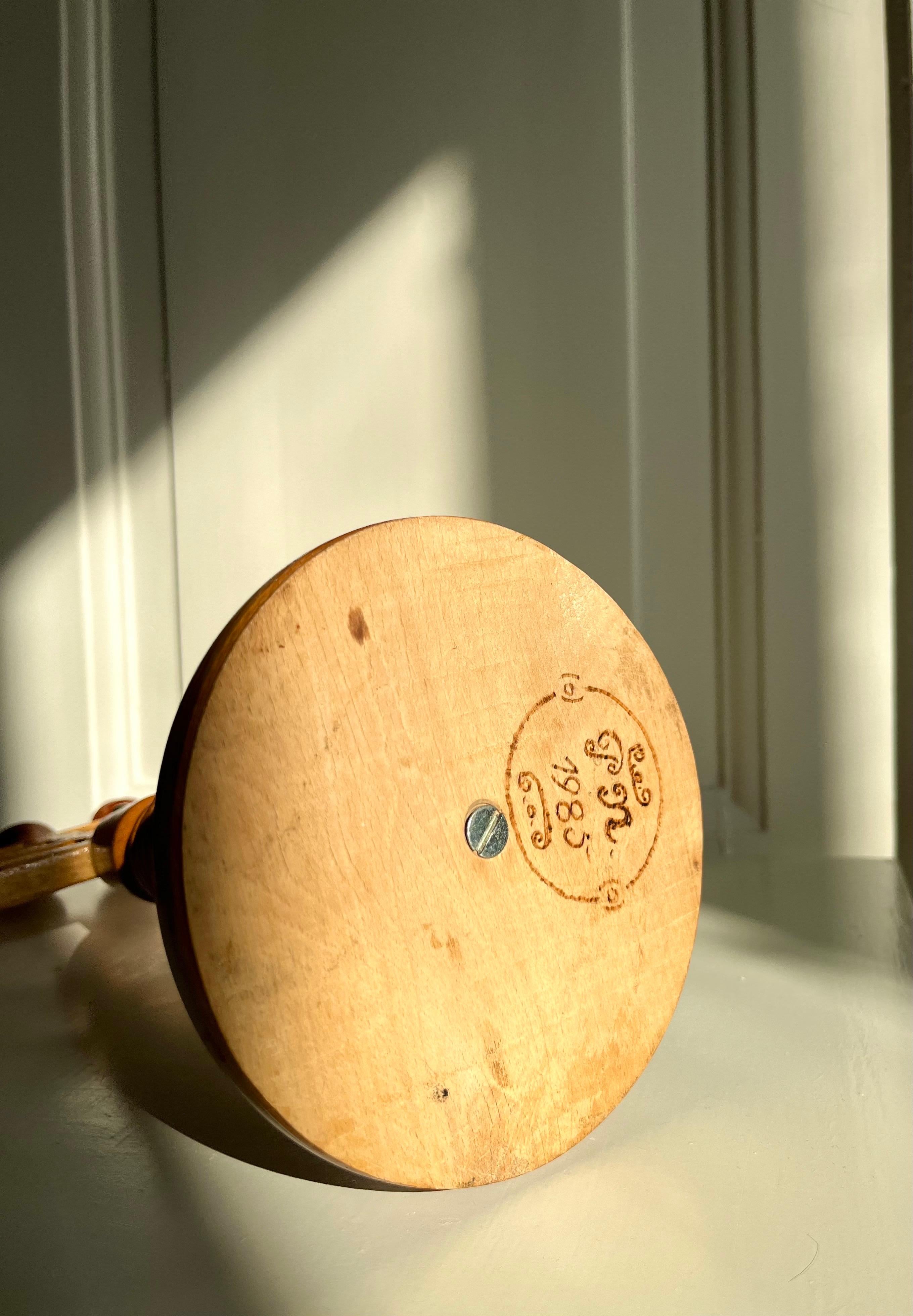 Grand chandelier en bois suédois artisanal avec 7 bougeoirs, 1985 en vente 1