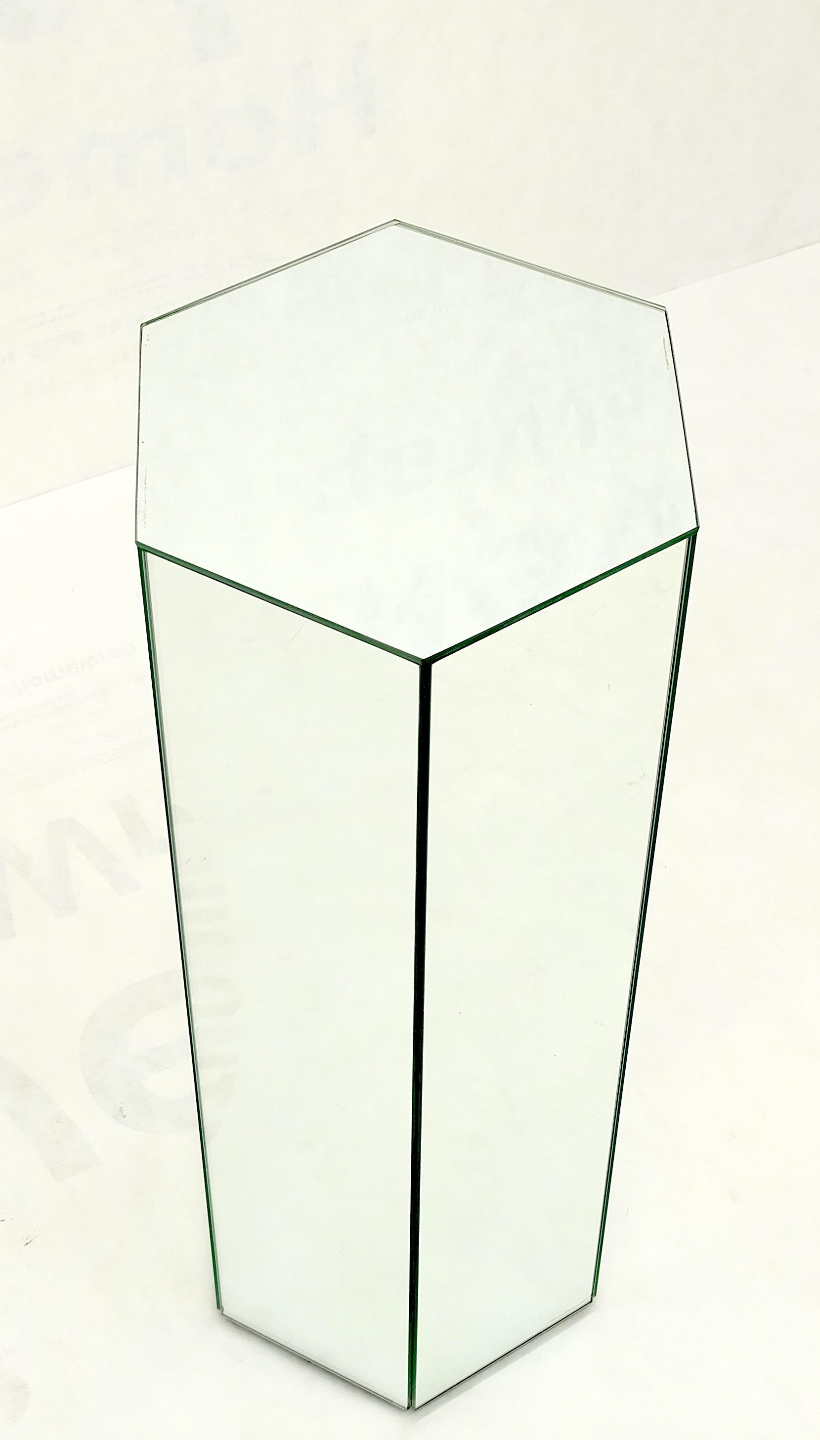 Tall Hexagon Mid-Century Modern Mirrored Pedestal Stand Side Table Mint! im Angebot 1