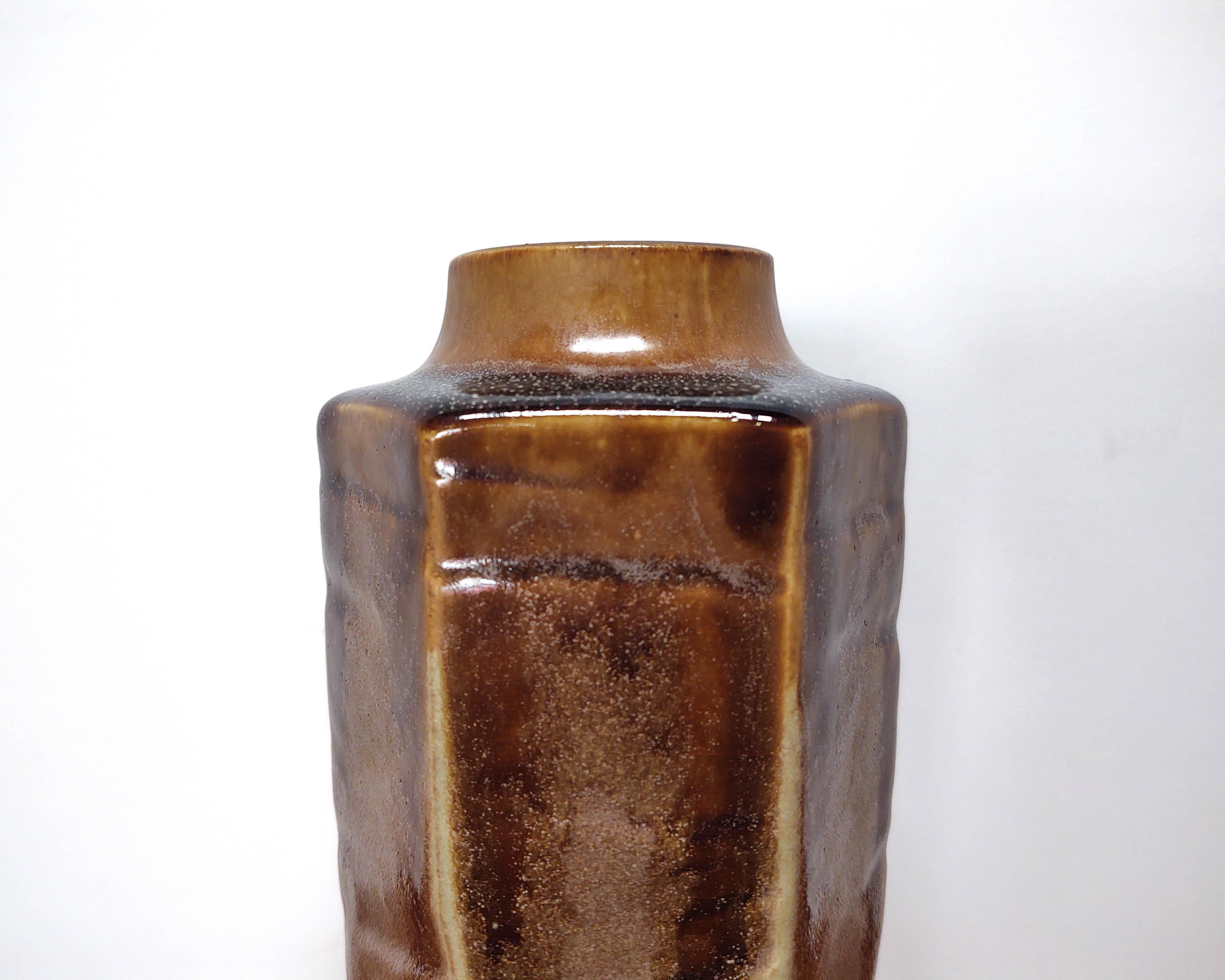Tall Hexagonal Ceramic Porcelain Flower Vase with Earthy Glaze In Excellent Condition For Sale In Hawthorne, CA