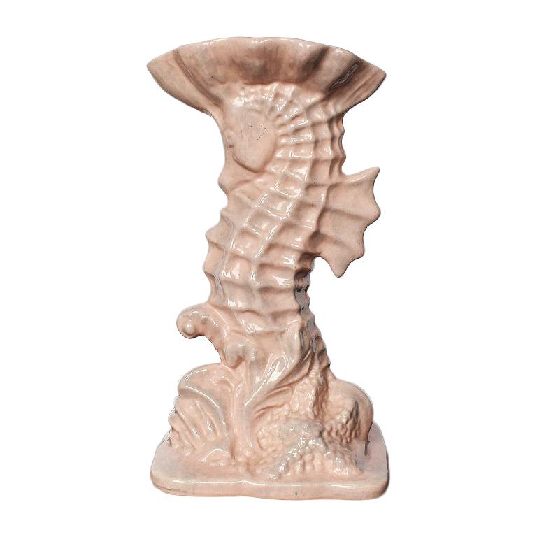 Grand vase en céramique Hollywood Regency rose pastel en forme d'hippocampe par Gonder Pottery