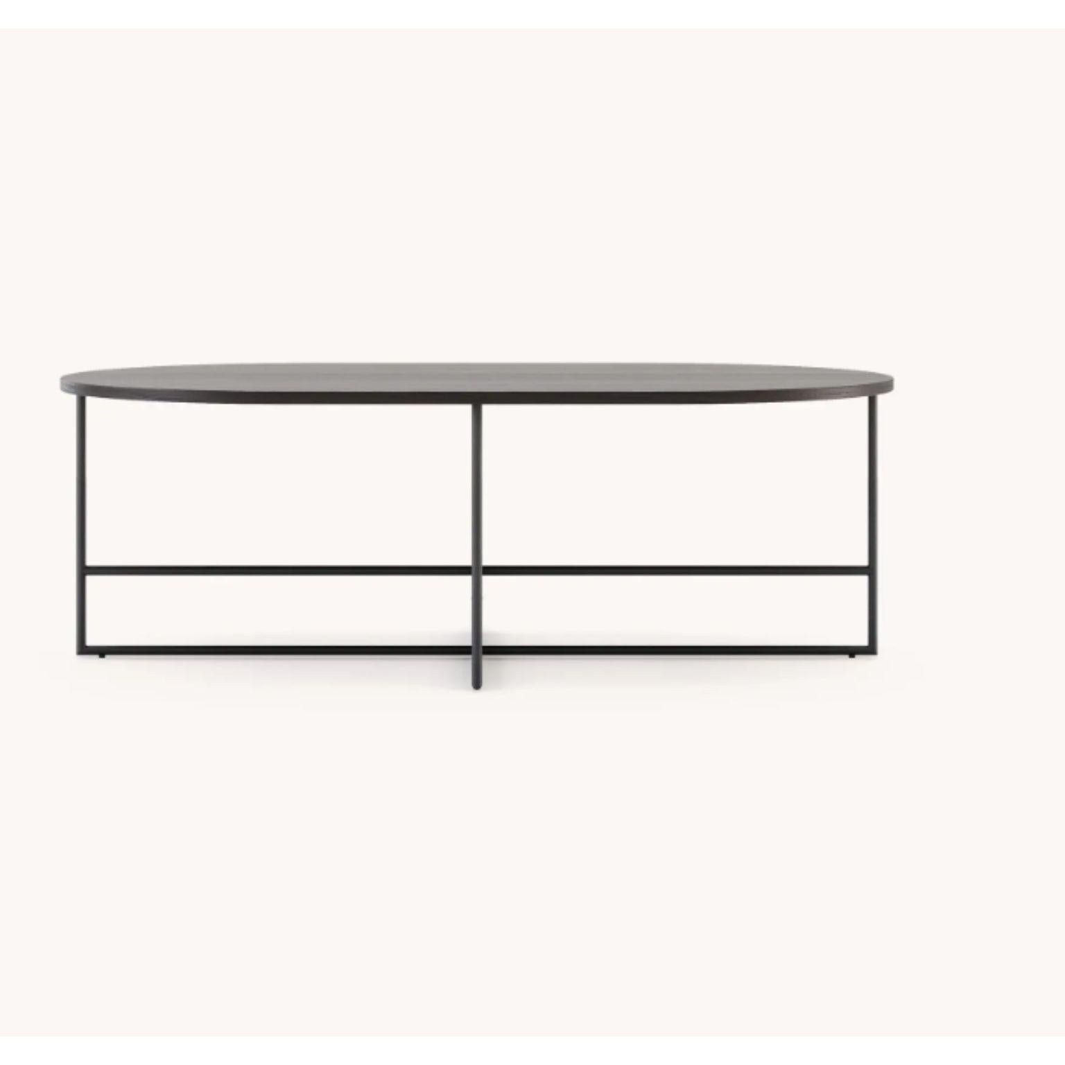 Portugais Grande table d'appoint intérieure avec plateau en métal par Domkapa en vente