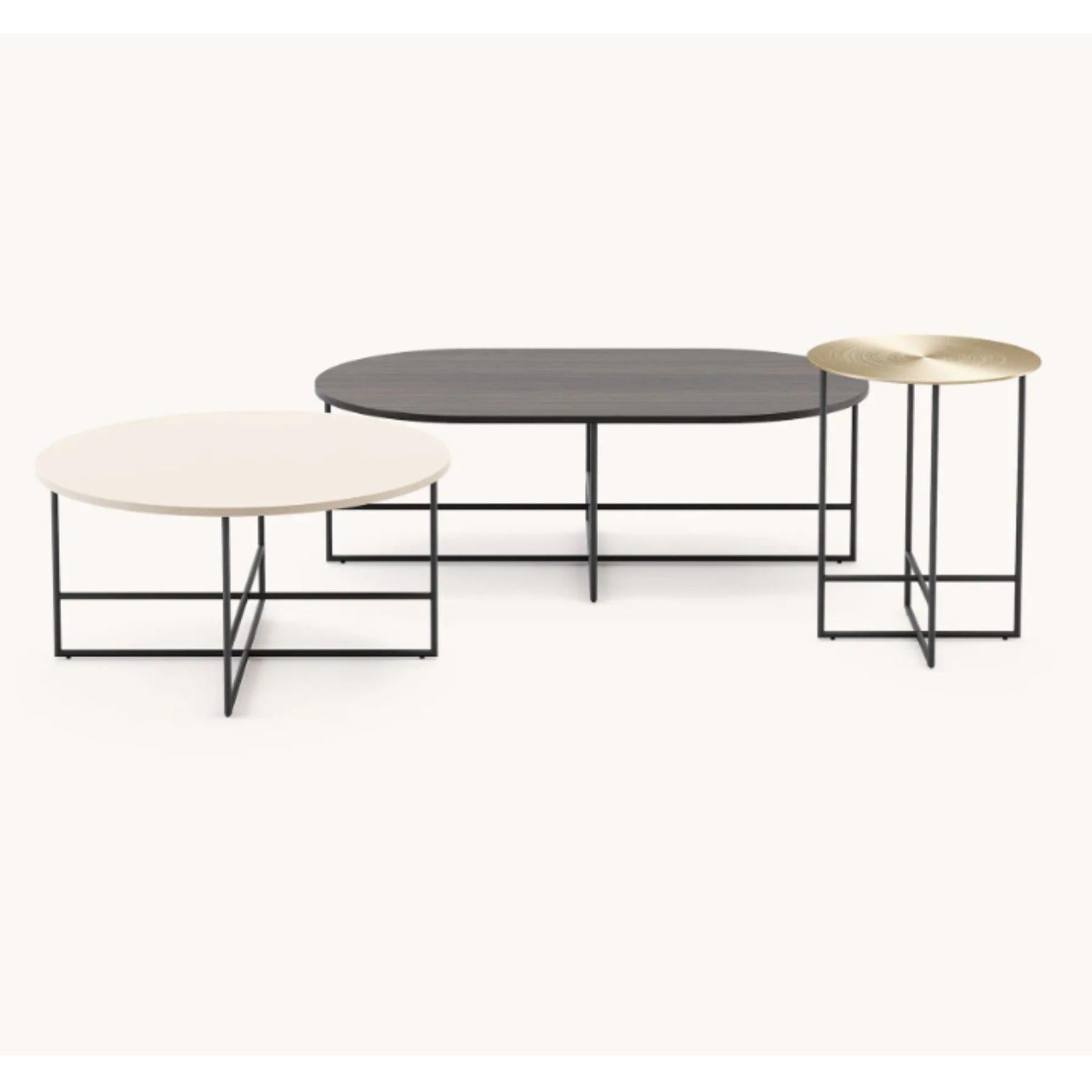 XXIe siècle et contemporain Grande table d'appoint intérieure avec plateau en métal par Domkapa en vente