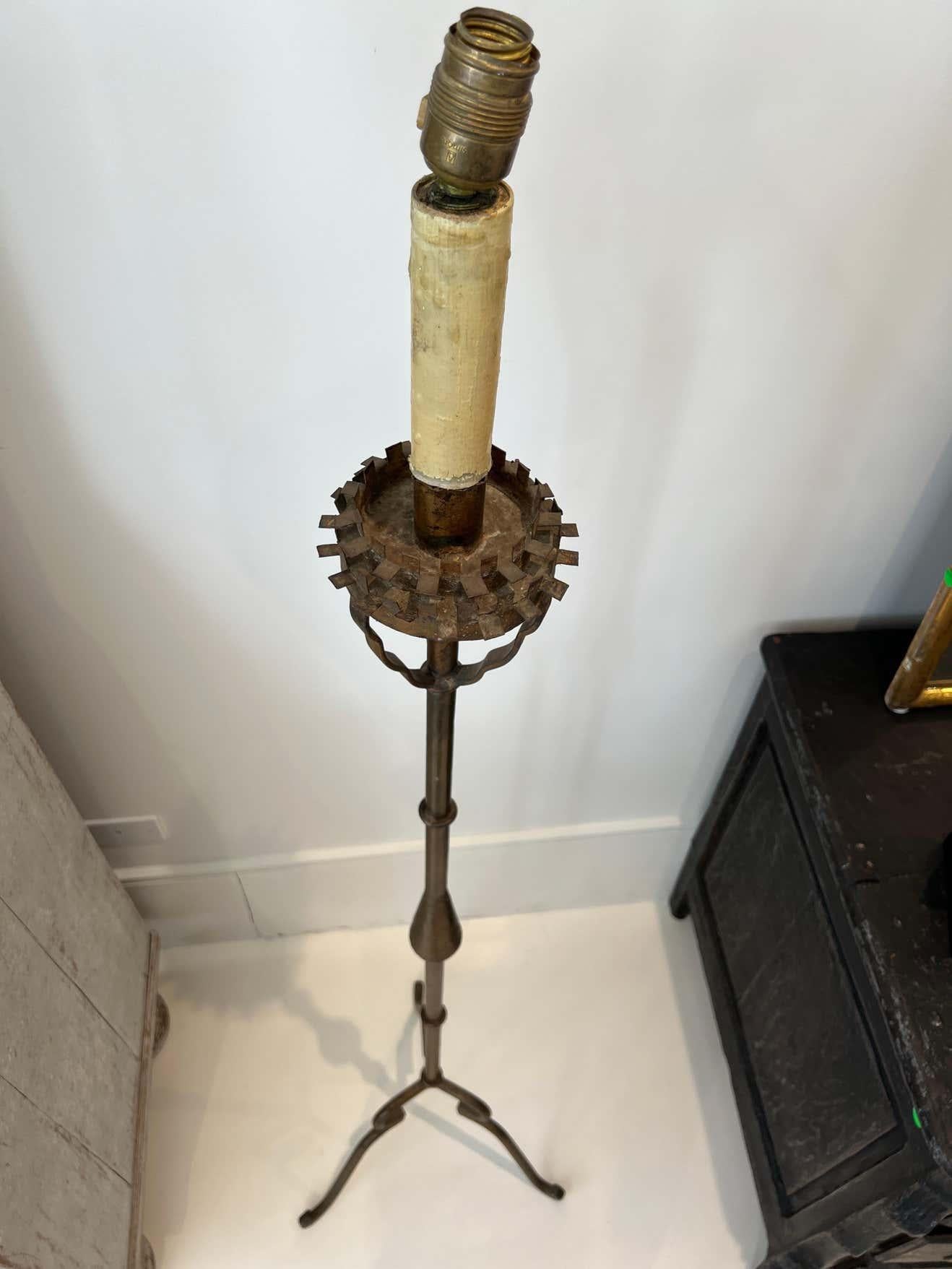 Tall Iron Floor Lamp In Fair Condition In New Orleans, LA