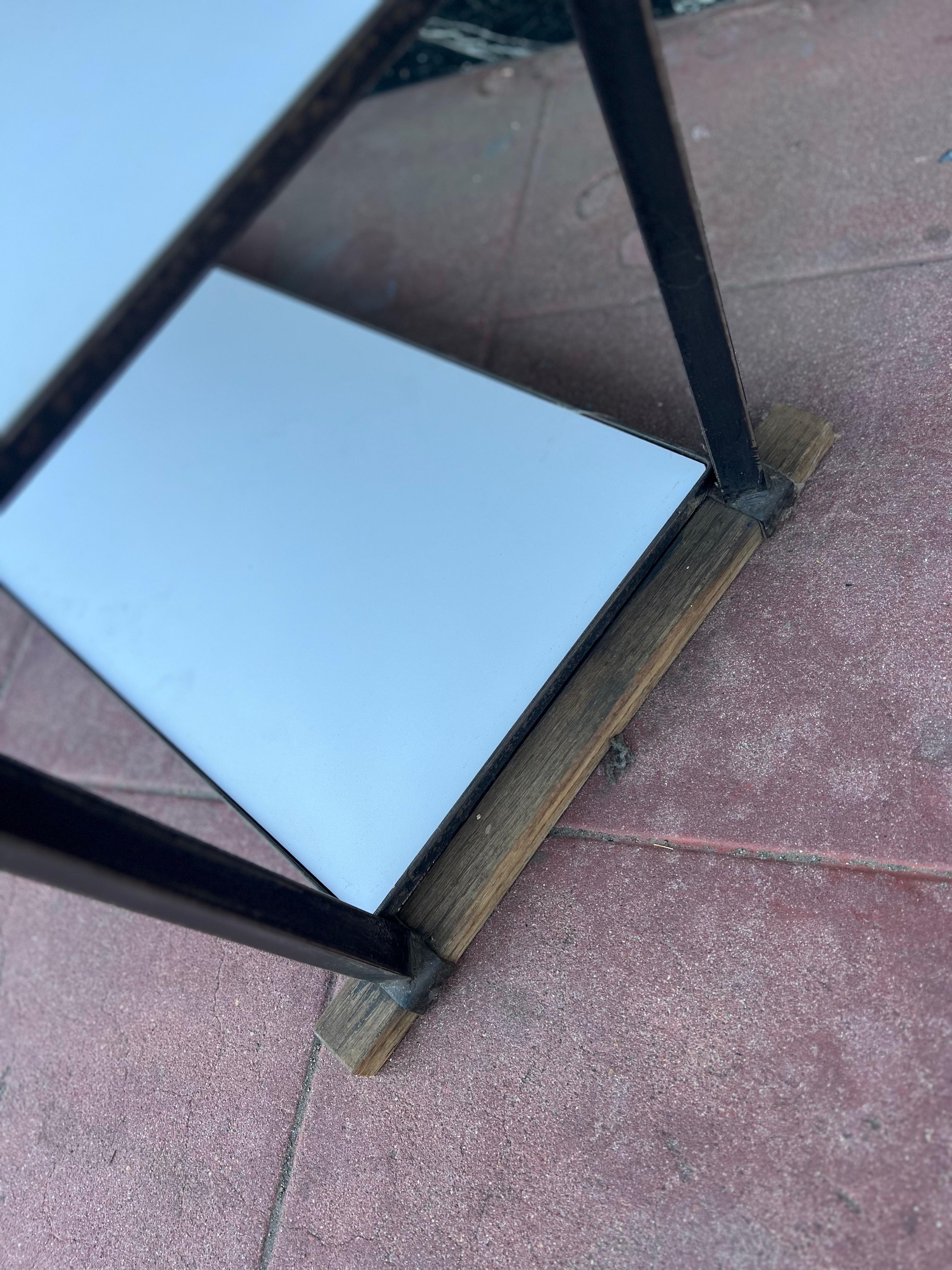 Fer Grande étagère rare en fer et bois rustique de Cleo Baldon en vente