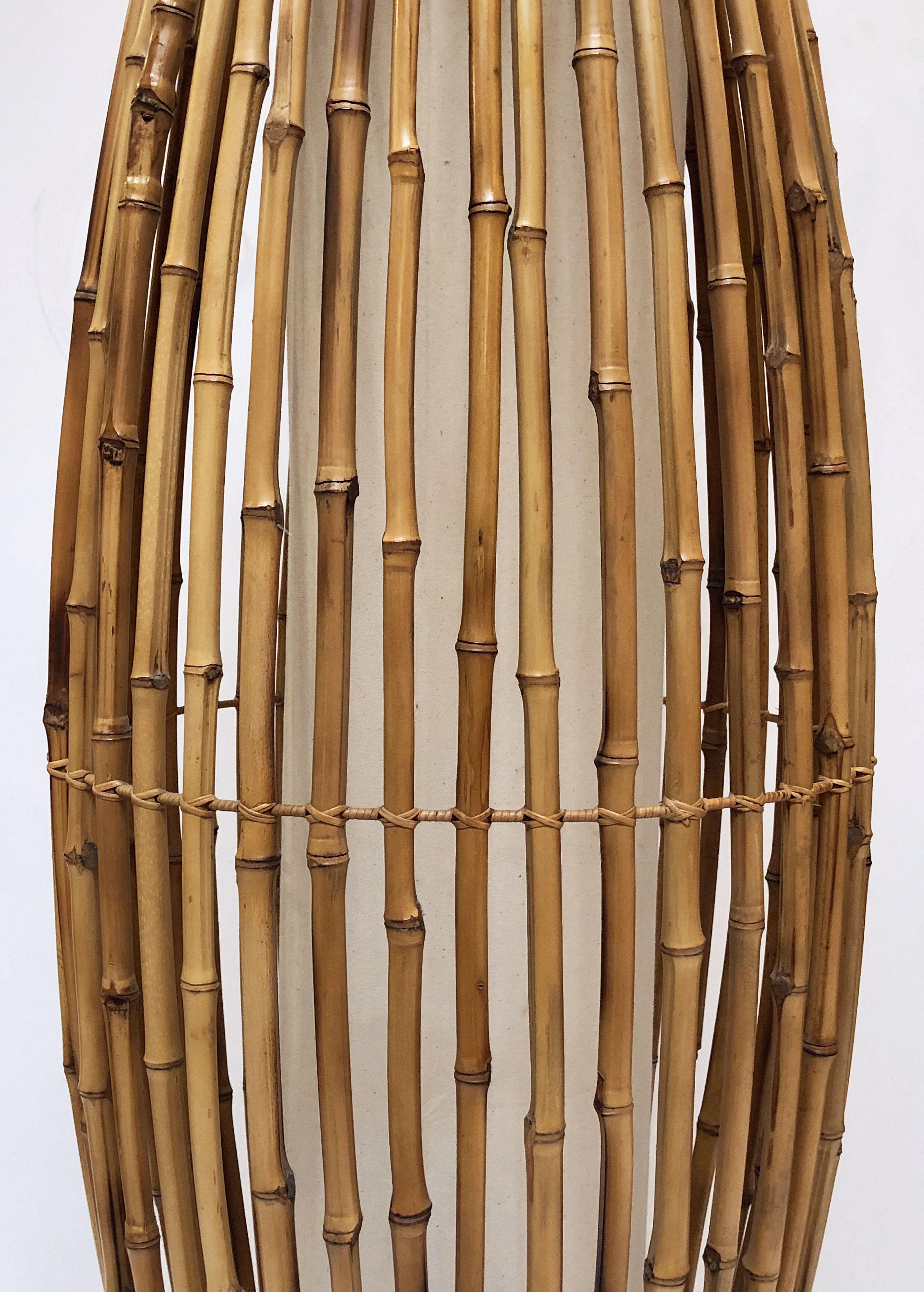 Hohe italienische Stehlampe aus Bambus und Rattan aus der Mitte des Jahrhunderts 9
