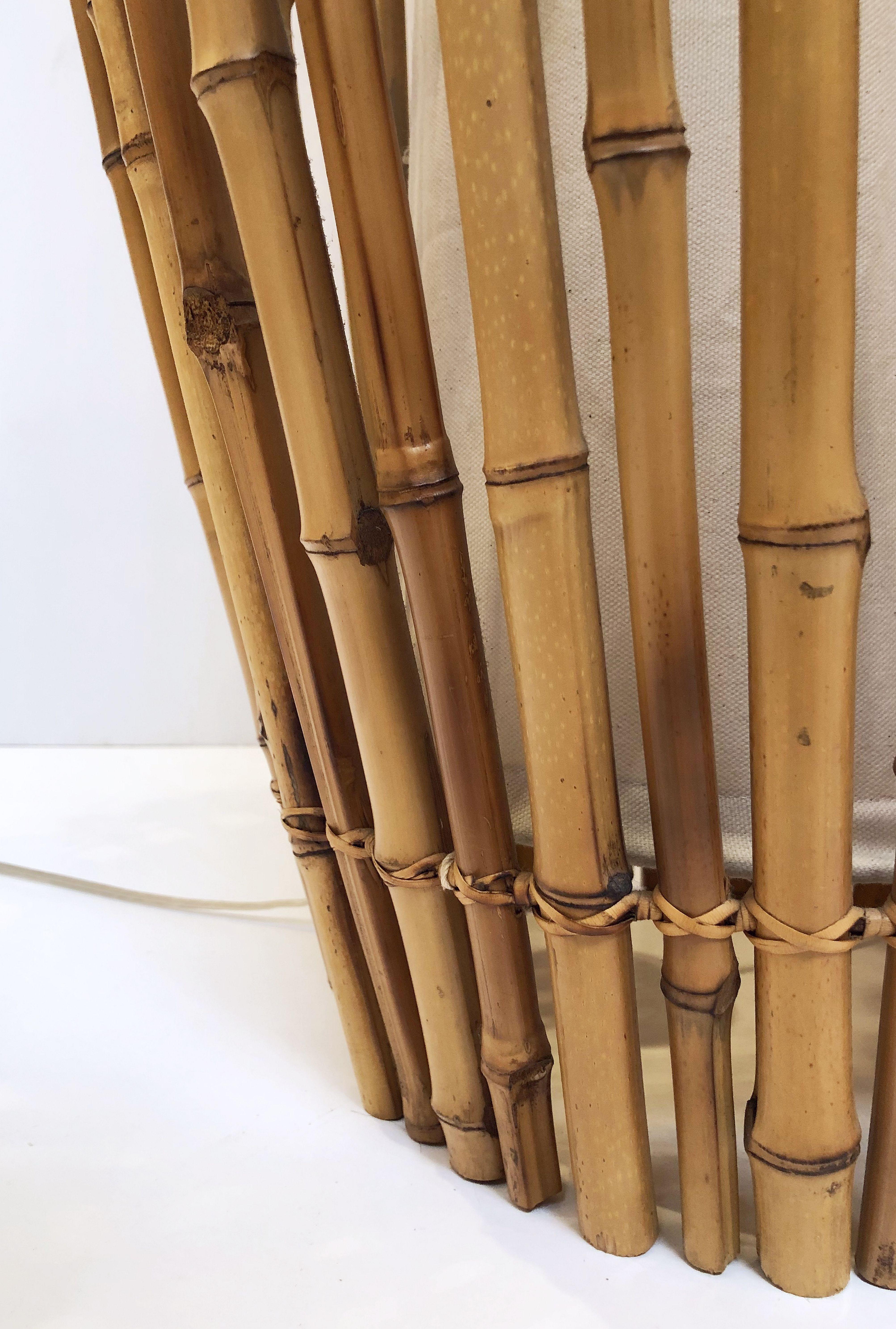 Hohe italienische Stehlampe aus Bambus und Rattan aus der Mitte des Jahrhunderts 13