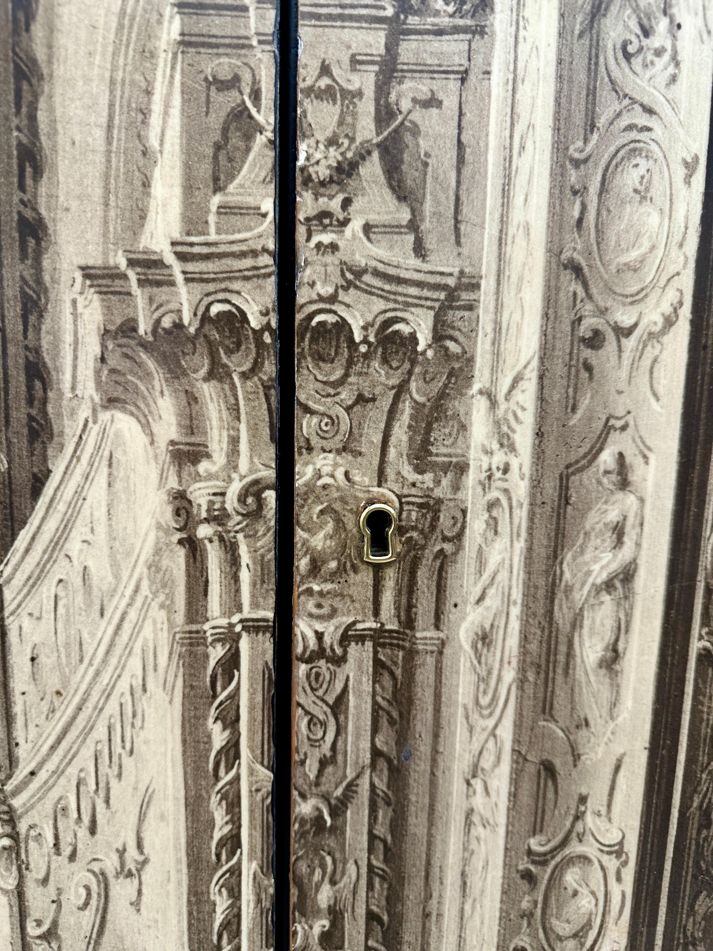 Grand meuble italien avec portes frontales imprimées de photographies en vente 4