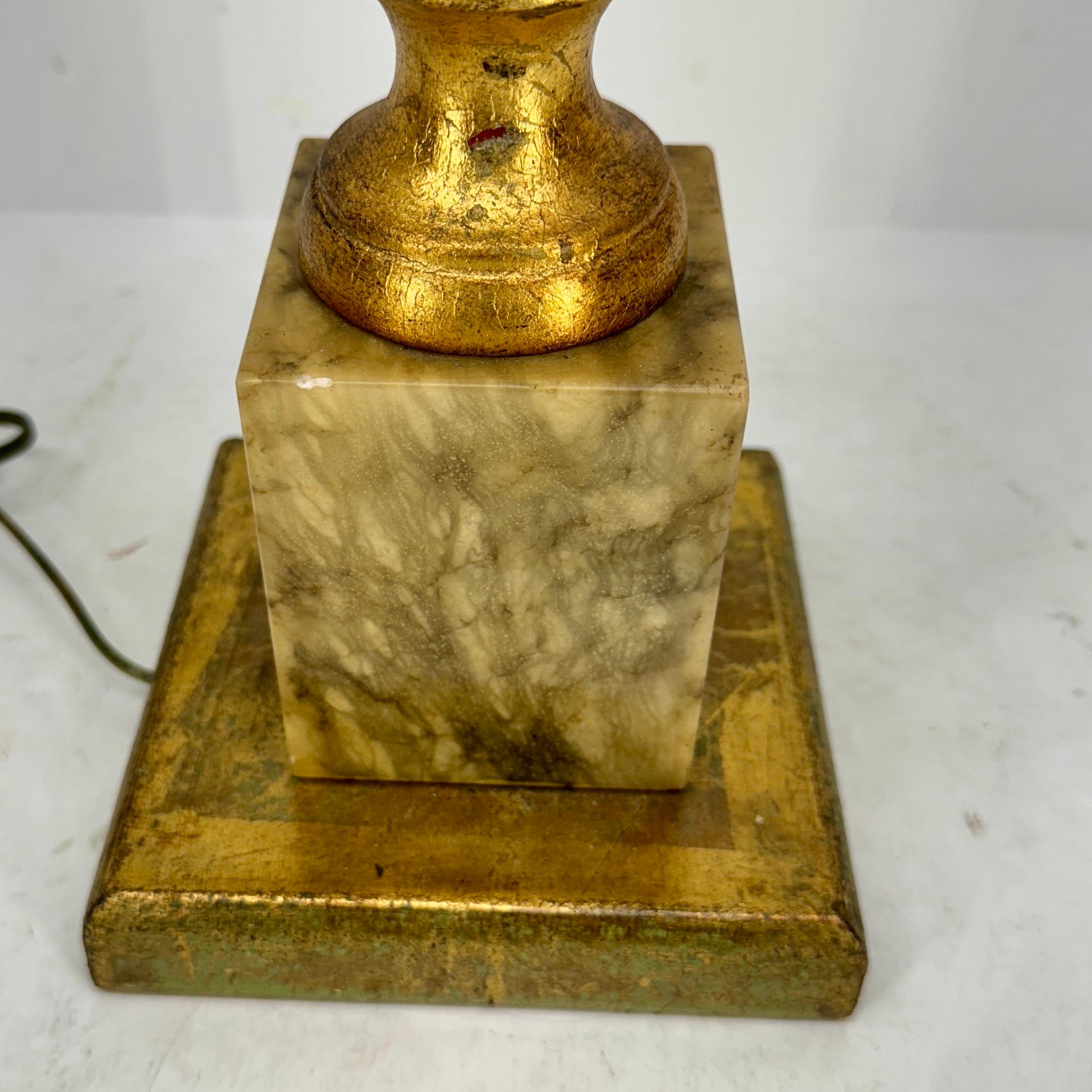 Hohe italienische Blattgold-Marmor-Tischlampe, Mitte des 20. Jahrhunderts im Angebot 5
