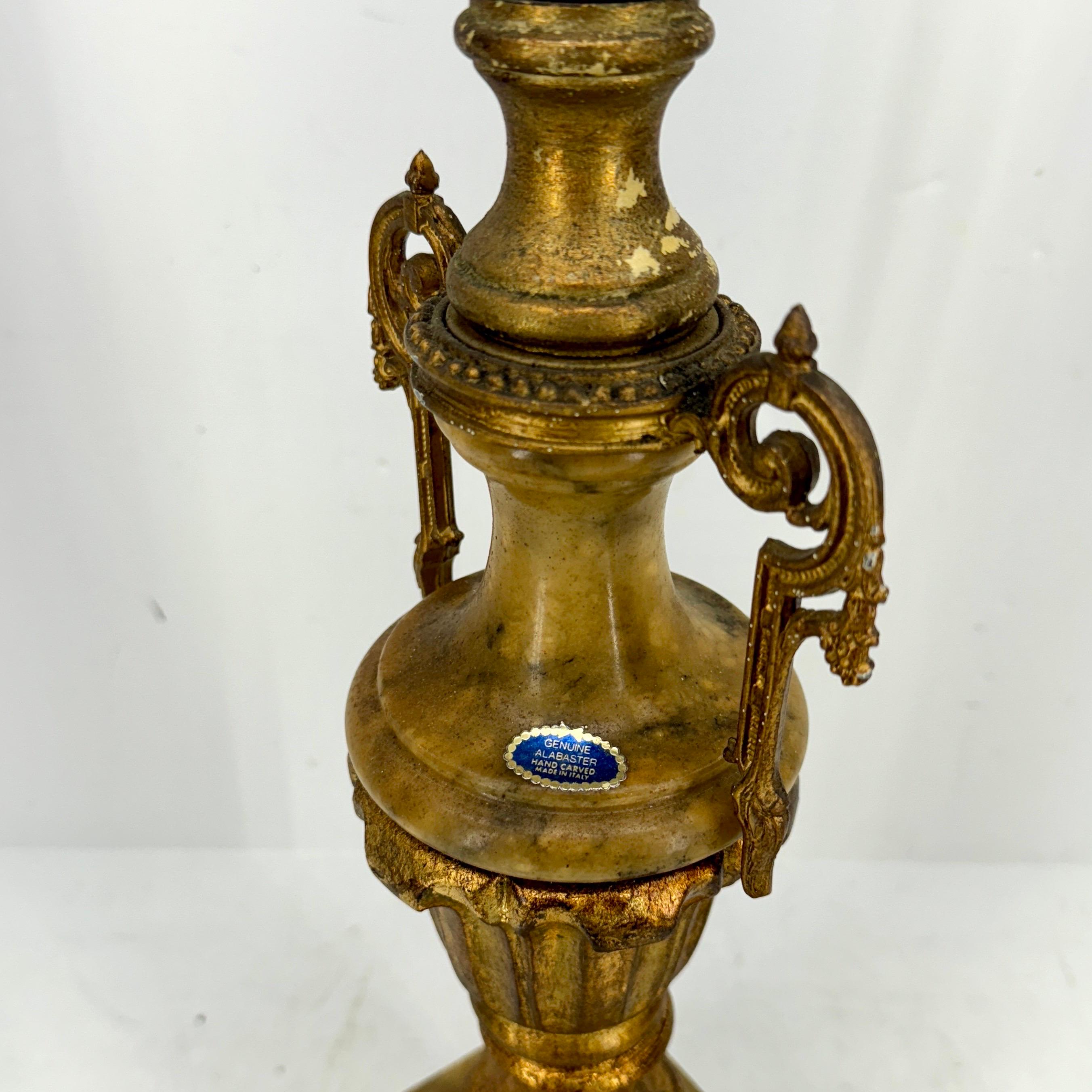 Hohe italienische Blattgold-Marmor-Tischlampe, Mitte des 20. Jahrhunderts im Angebot 7