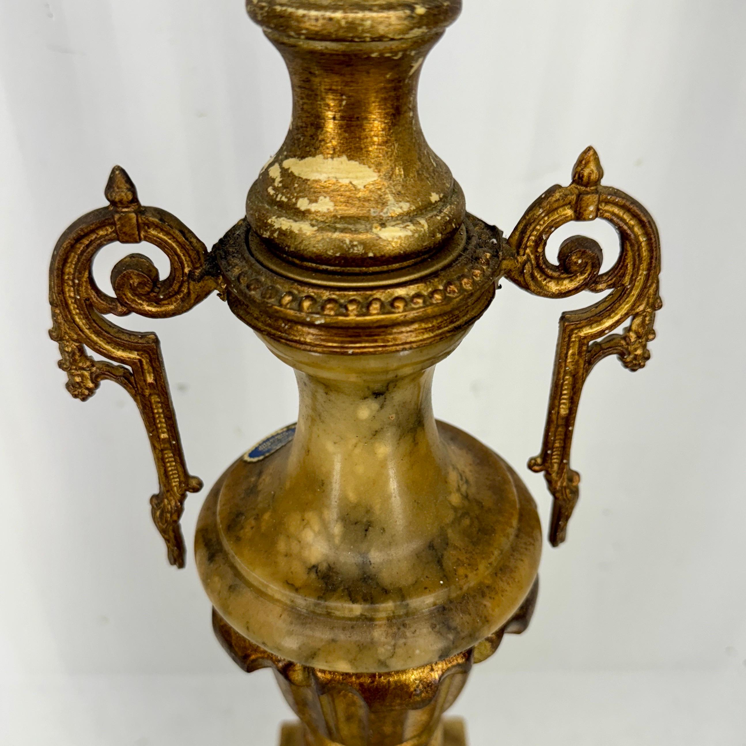 Hohe italienische Blattgold-Marmor-Tischlampe, Mitte des 20. Jahrhunderts im Angebot 2