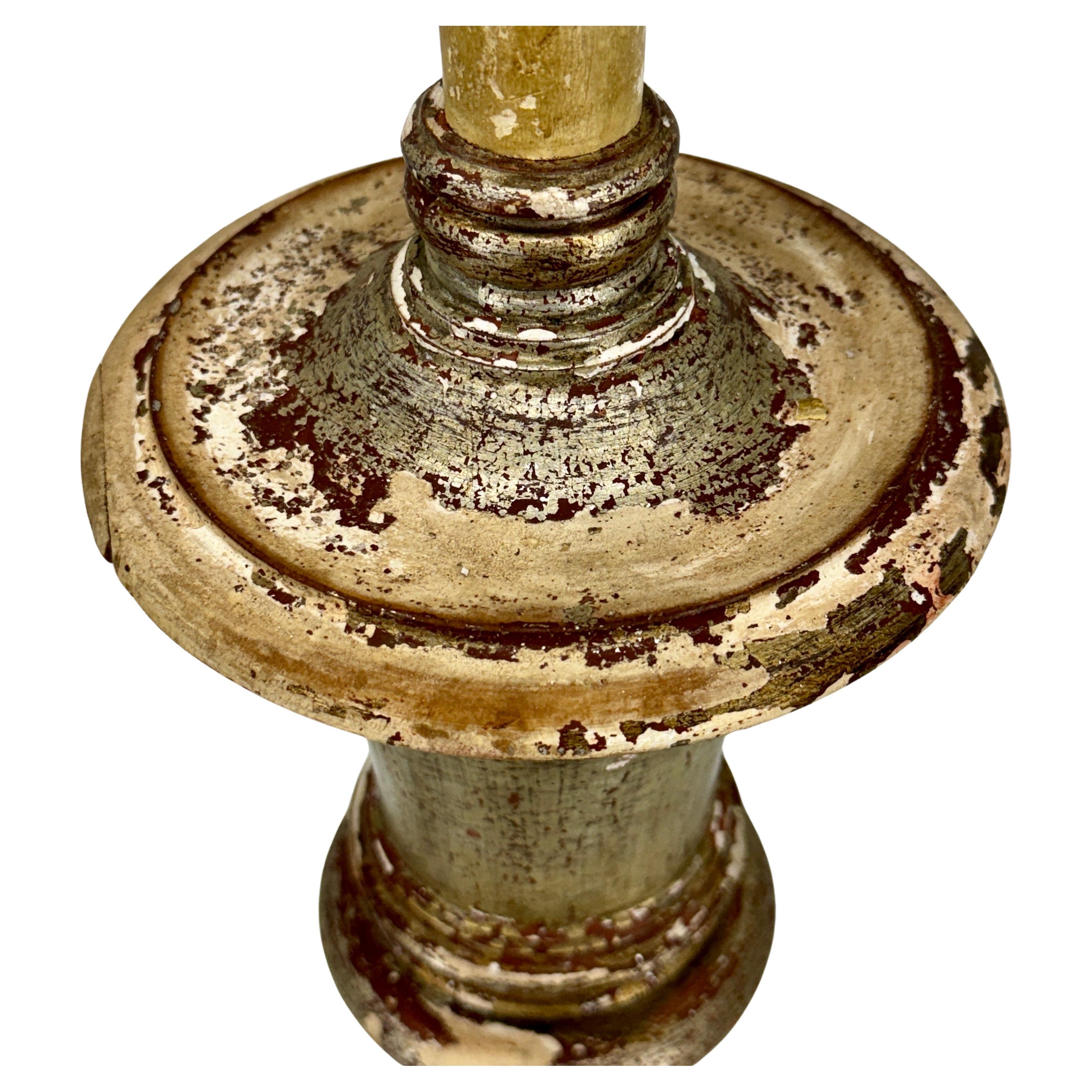 Hohe italienische Mid-Century Silver Leaf Vergoldete Wood Tischlampe im Zustand „Gut“ im Angebot in Haddonfield, NJ