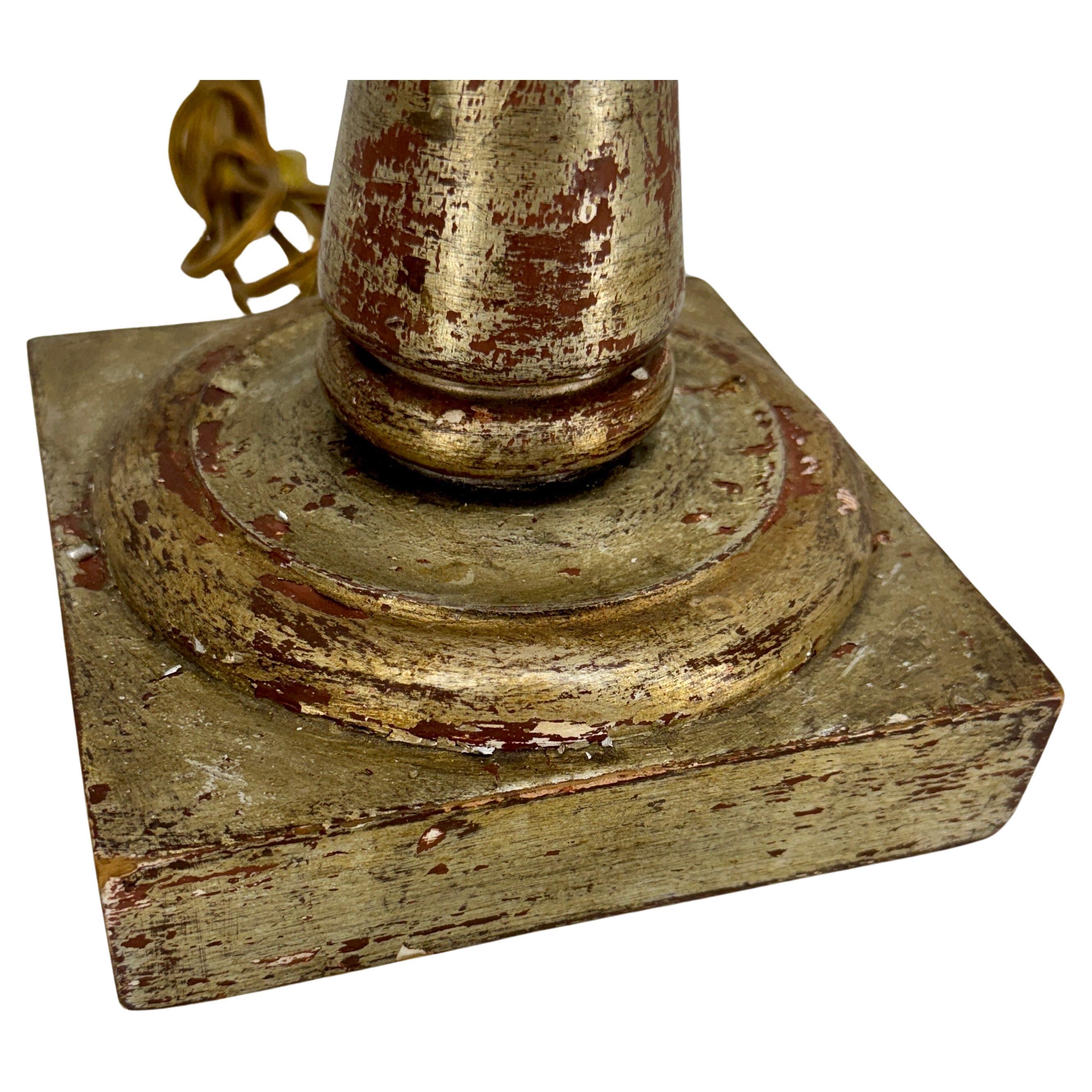 Grande lampe de table italienne du milieu du siècle en bois doré à la feuille d'argent en vente 1