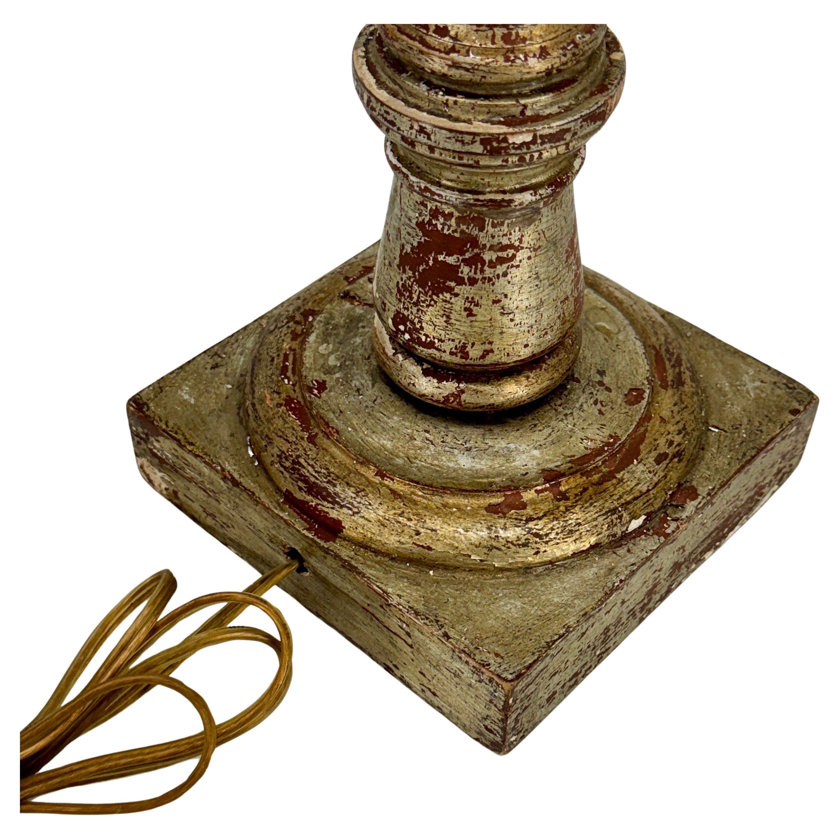 Grande lampe de table italienne du milieu du siècle en bois doré à la feuille d'argent en vente 2