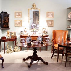 Tall Italian Neoclassical Period Gilt Wood Mirror with Urn Crest