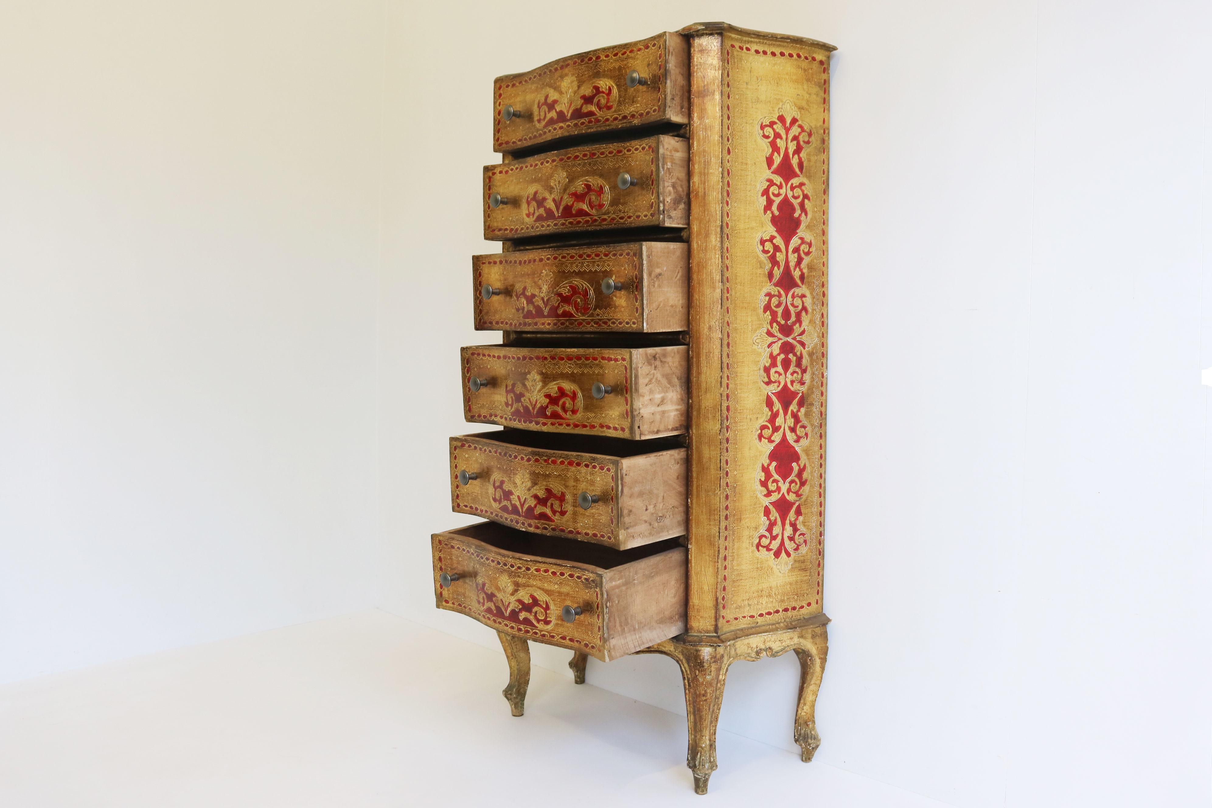 Tall Italian Renaissance Florentine Style Six Drawer Commode Chest of Drawers In Good Condition For Sale In Ijzendijke, NL