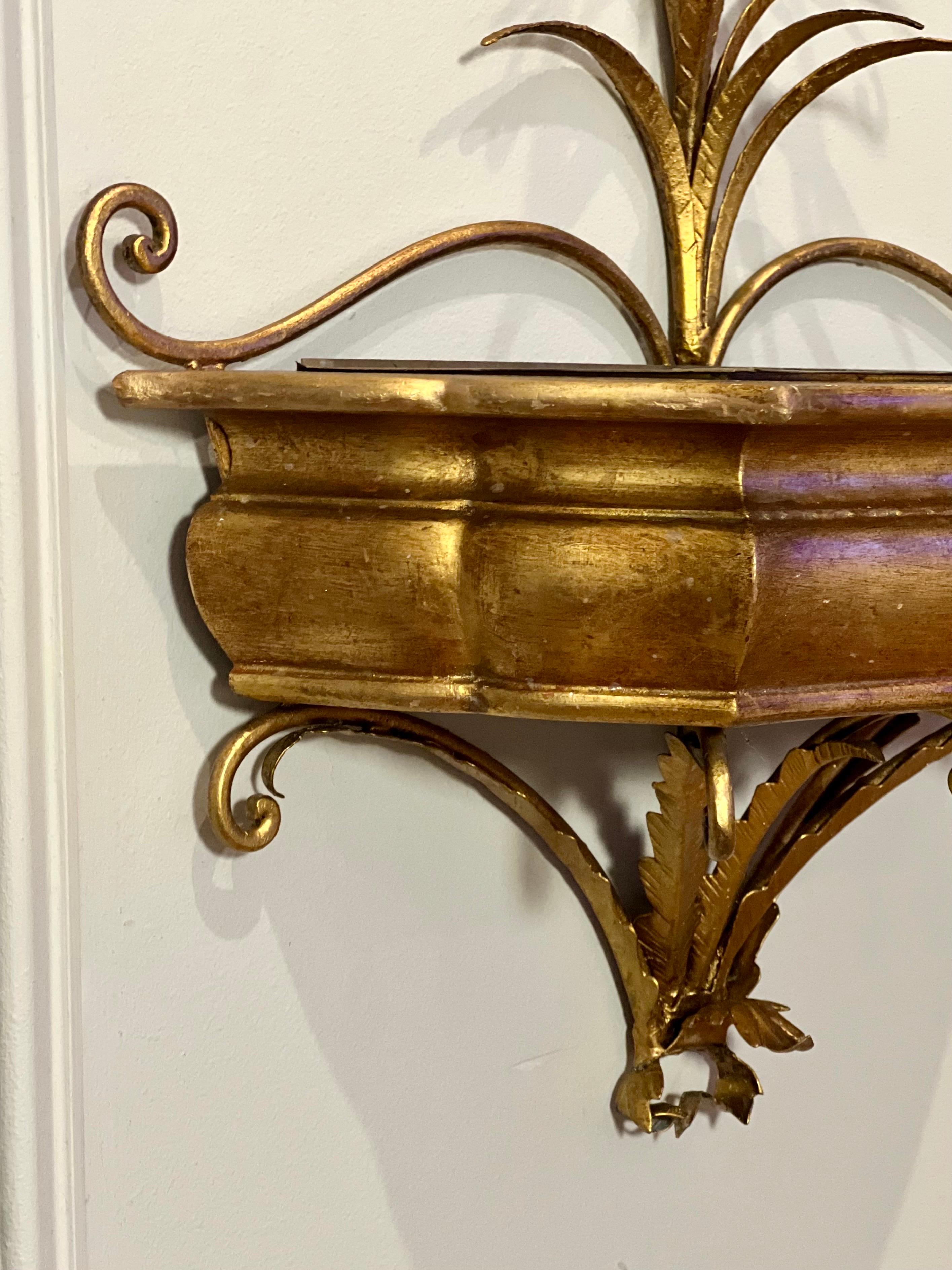 Grande jardinière murale italienne à trois niveaux en bois doré et fer forgé en vente 3