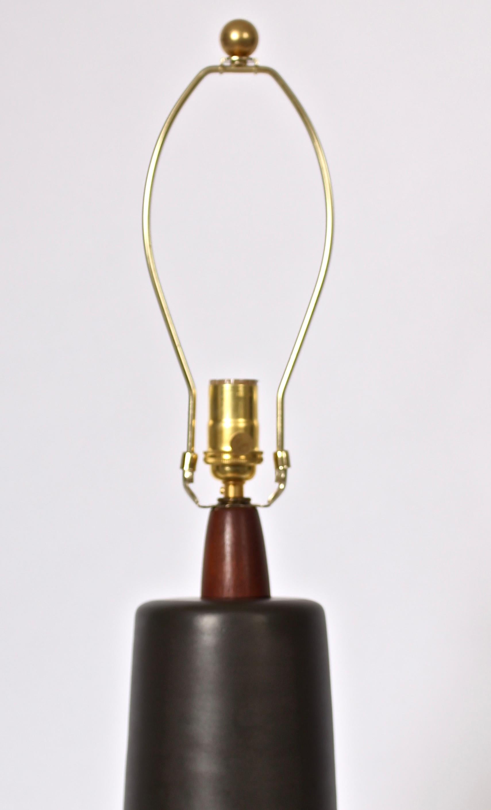 Tall Jane & Gordon Martz Hand Textured Two-Tone Glazed Stoneware Table Lamp In Good Condition In Bainbridge, NY