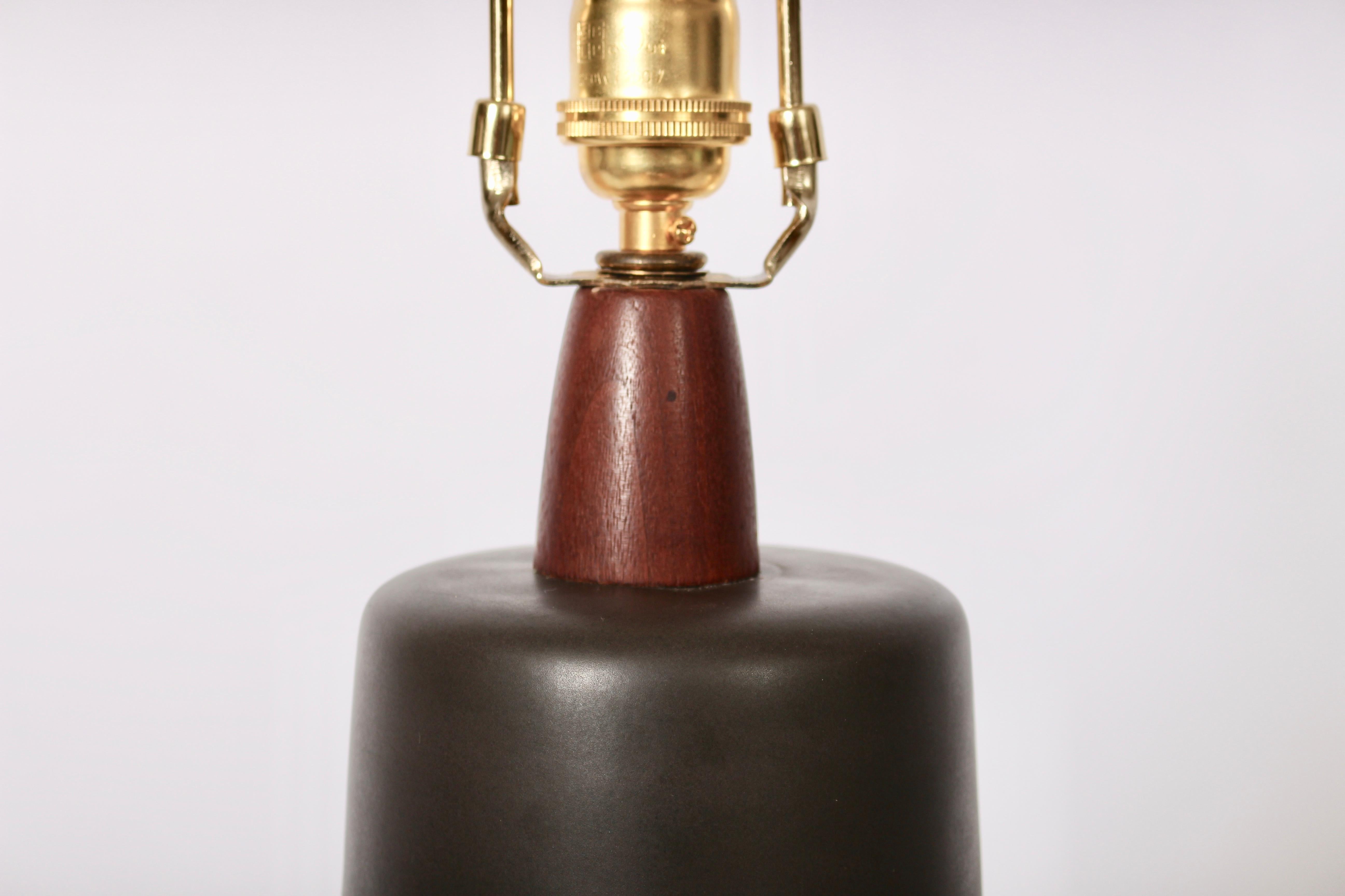 Mid-20th Century Tall Jane & Gordon Martz Hand Textured Two-Tone Glazed Stoneware Table Lamp
