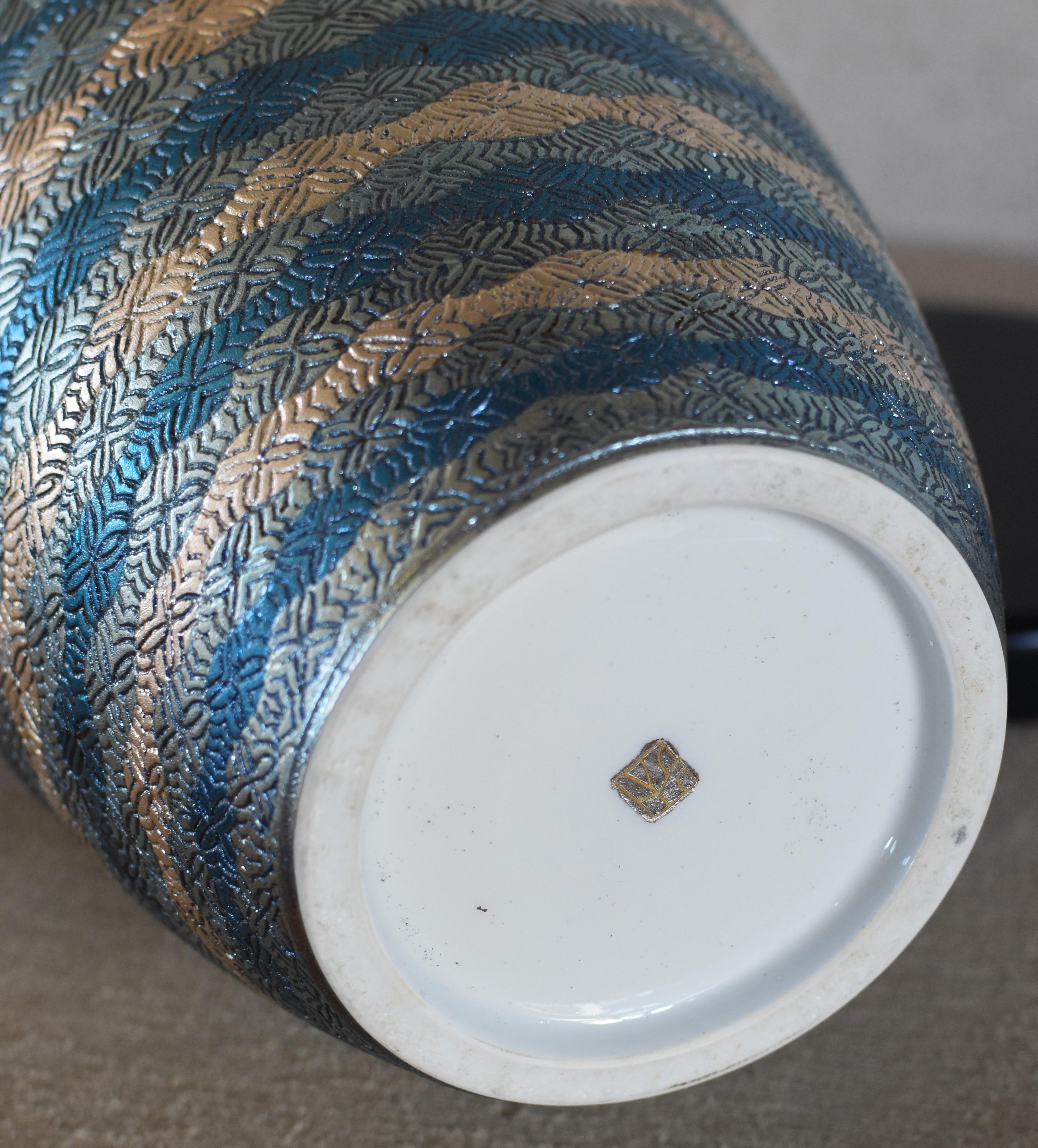 Hand-Crafted Japanese Contemporary Blue Platinum Porcelain Vase by Master Artist, 2 For Sale