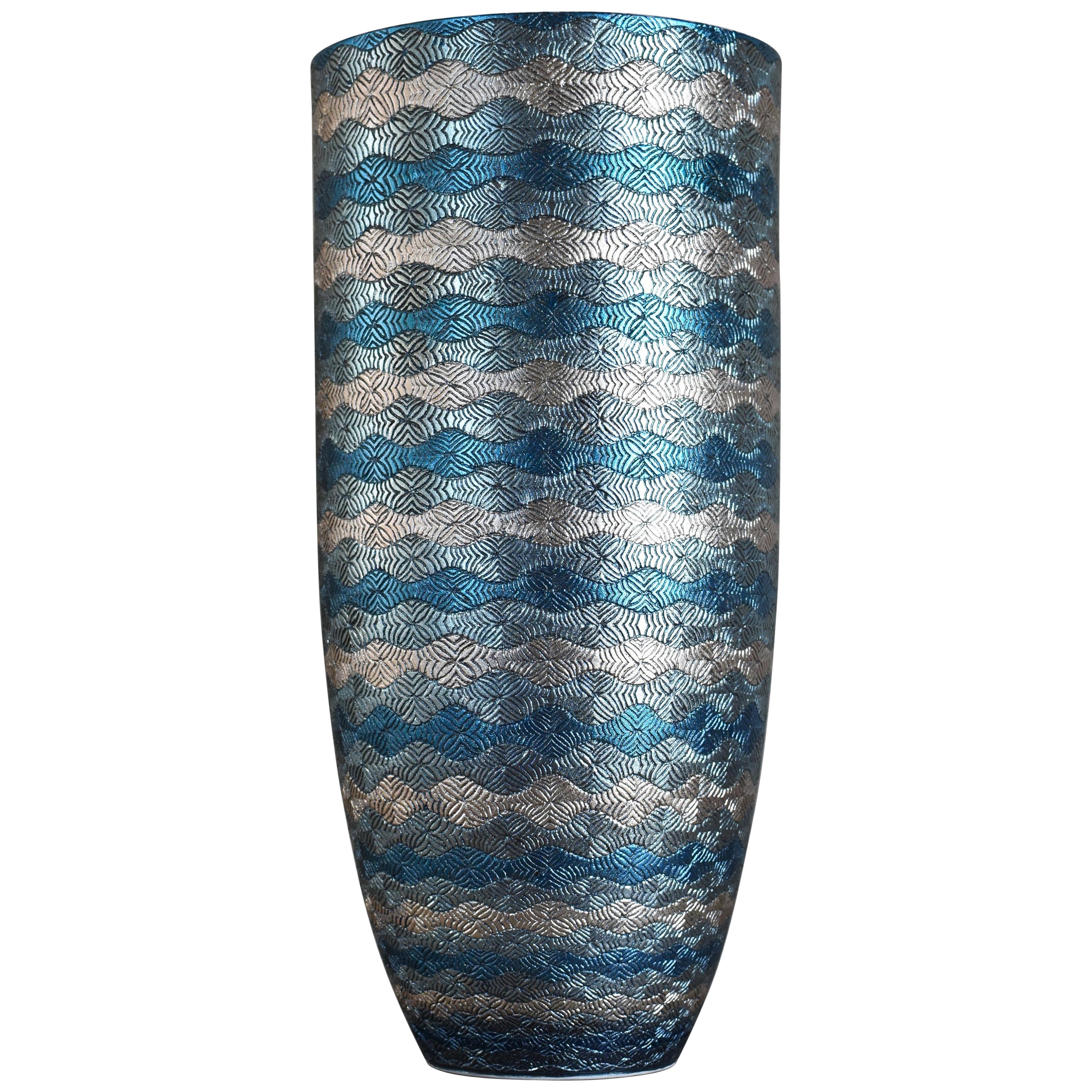 Vase japonais contemporain en porcelaine bleue et platine par un maître artiste, 2 pièces