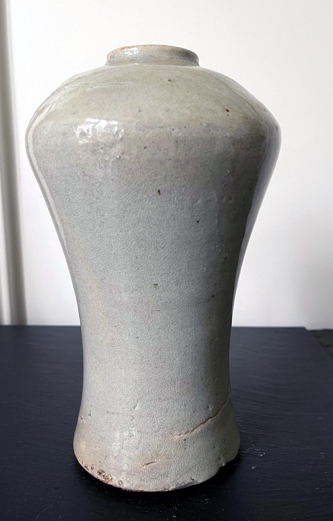 Tall Korean Ceramic Storage Jar Joseon Dynasty In Good Condition For Sale In Atlanta, GA