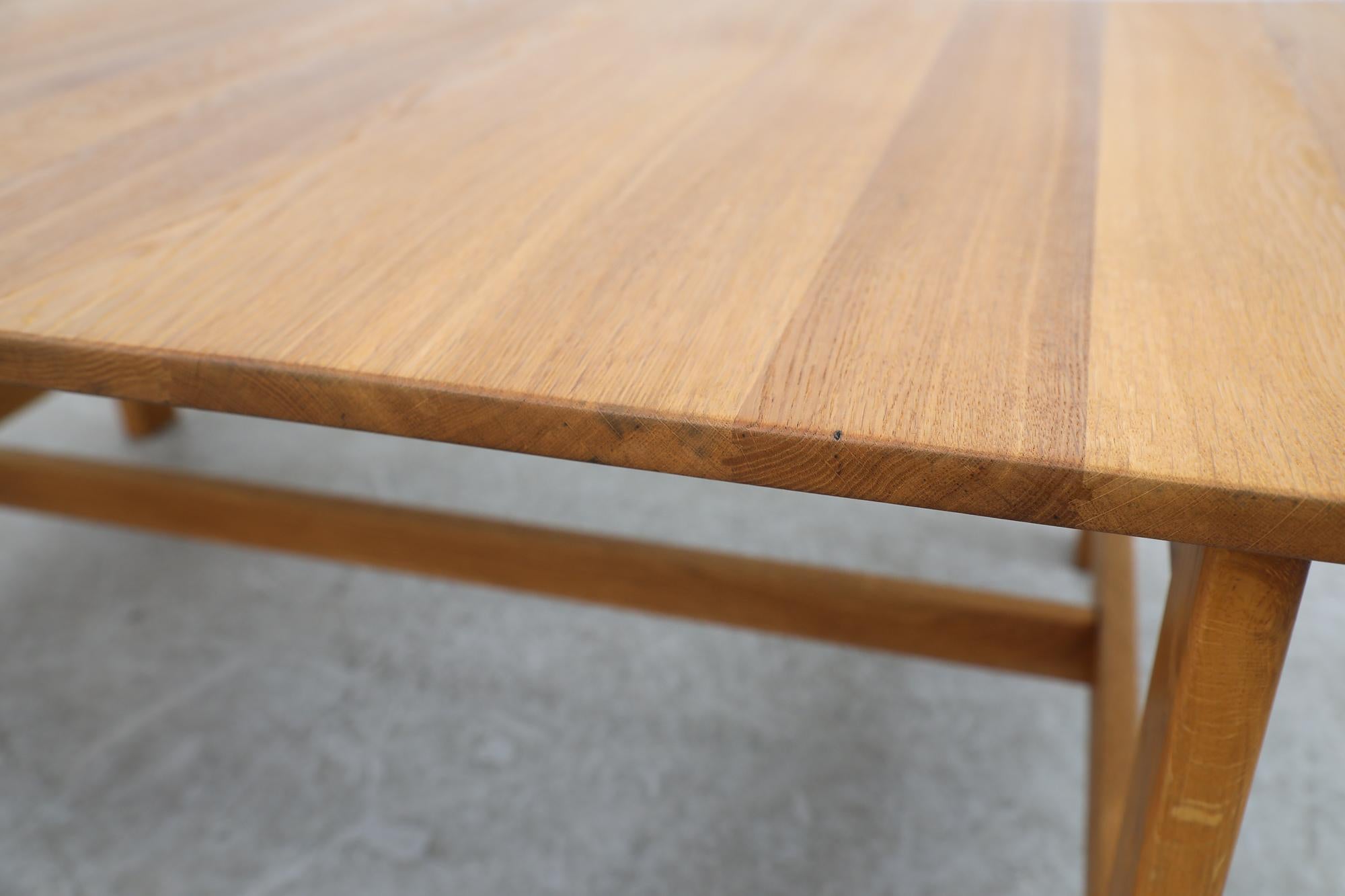 Grande table basse en chêne danois du milieu du siècle de Kurt Østervig avec piètement en caisson en vente 4