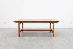 Grande table basse en chêne danois du milieu du siècle de Kurt Østervig avec piètement en caisson