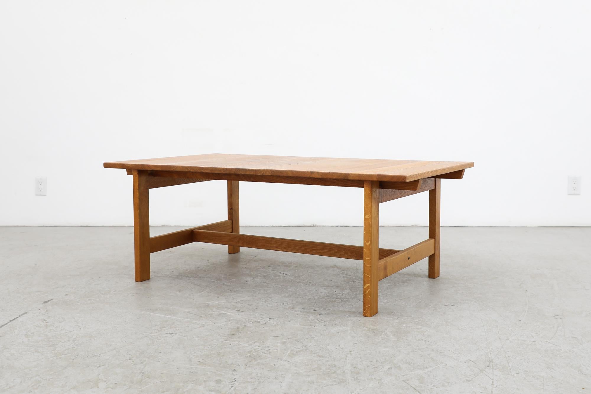 Mid-Century Modern Grande table basse en chêne danois du milieu du siècle de Kurt Østervig avec piètement en caisson en vente