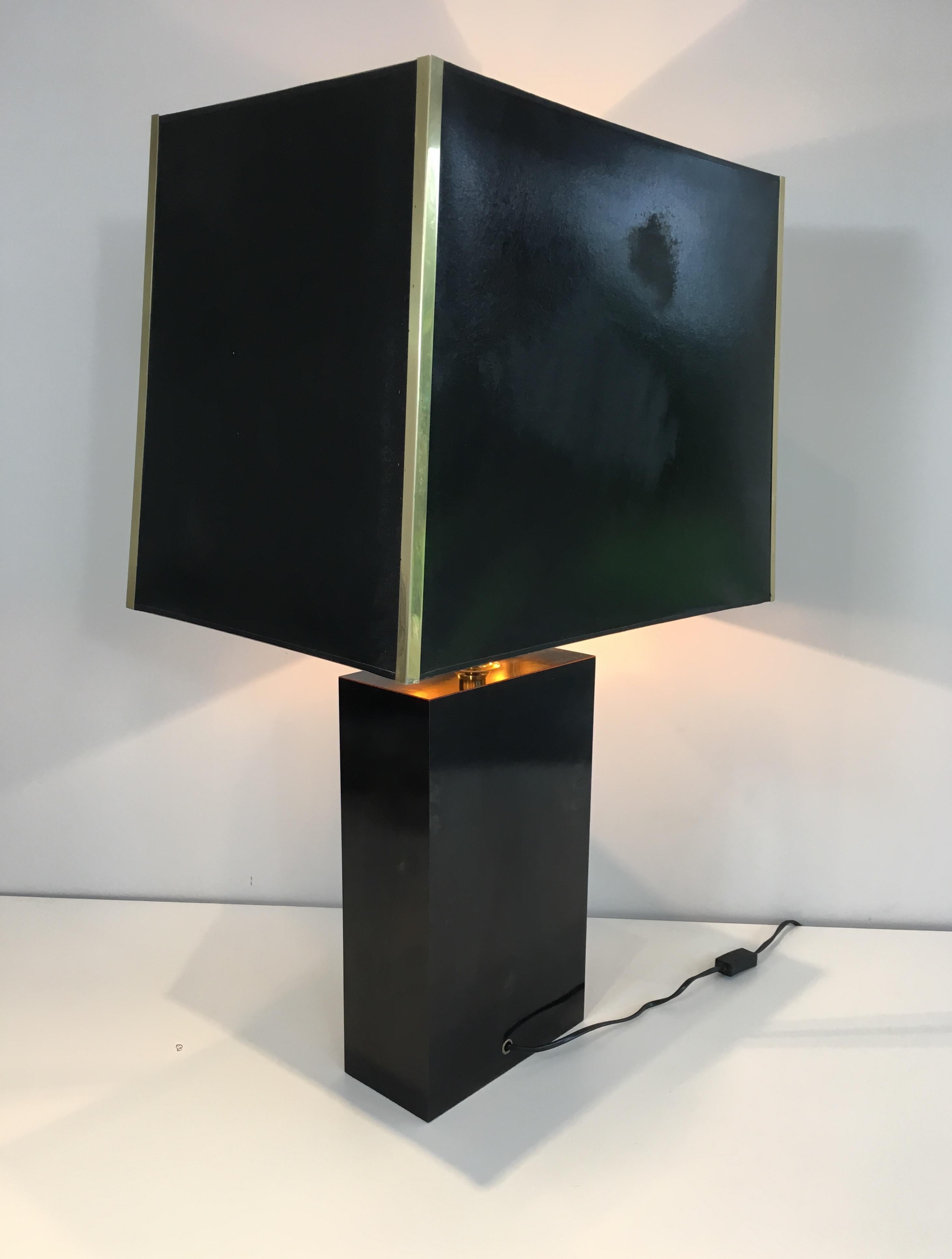 Tall Lacquered Wood Gild and Mother of Pearl Table Lamp, French, circa 1970 In Good Condition For Sale In Marcq-en-Barœul, Hauts-de-France