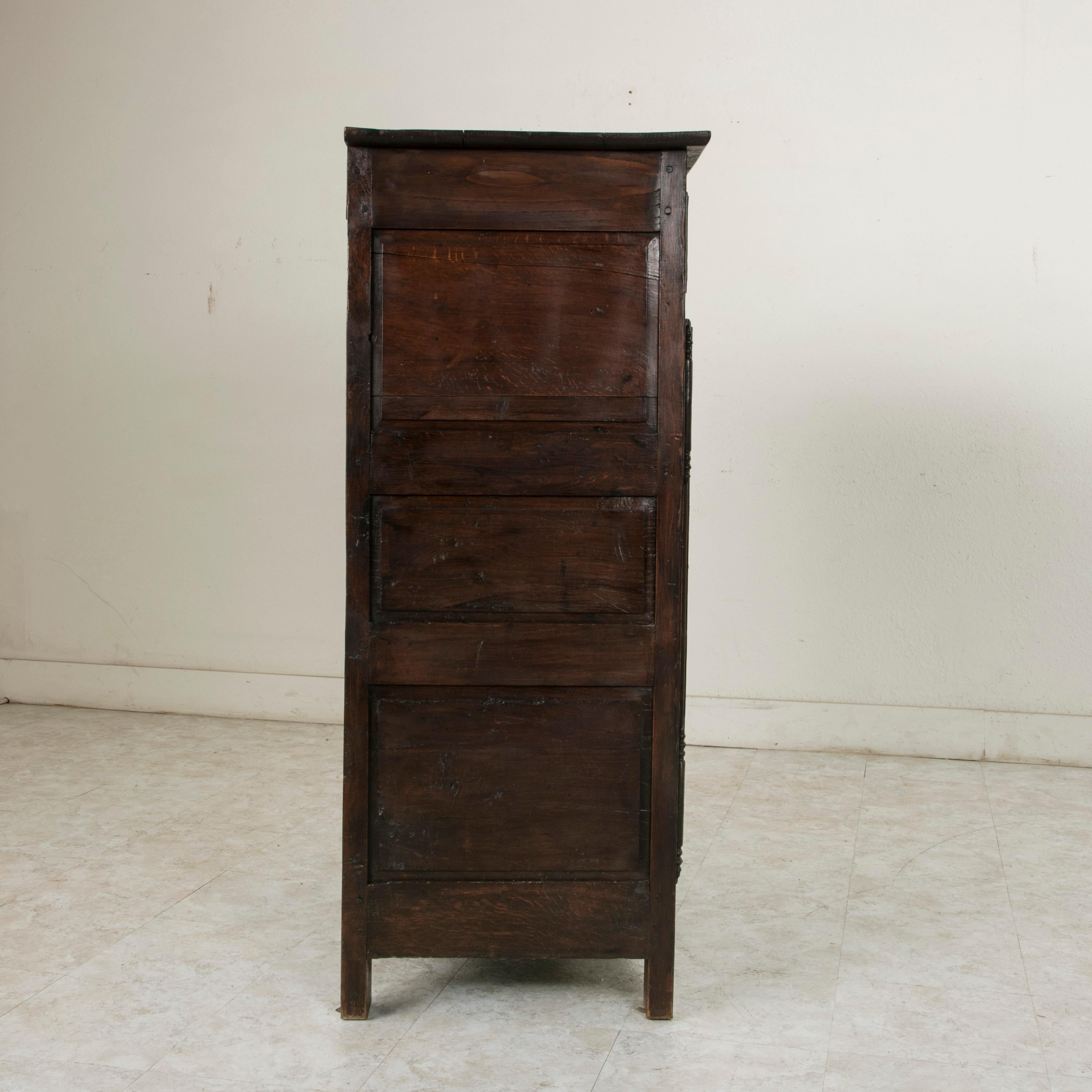 Tall early 19th Century French Louis XIV Style Oak Buffet d'Appui Cabinet In Good Condition In Fayetteville, AR