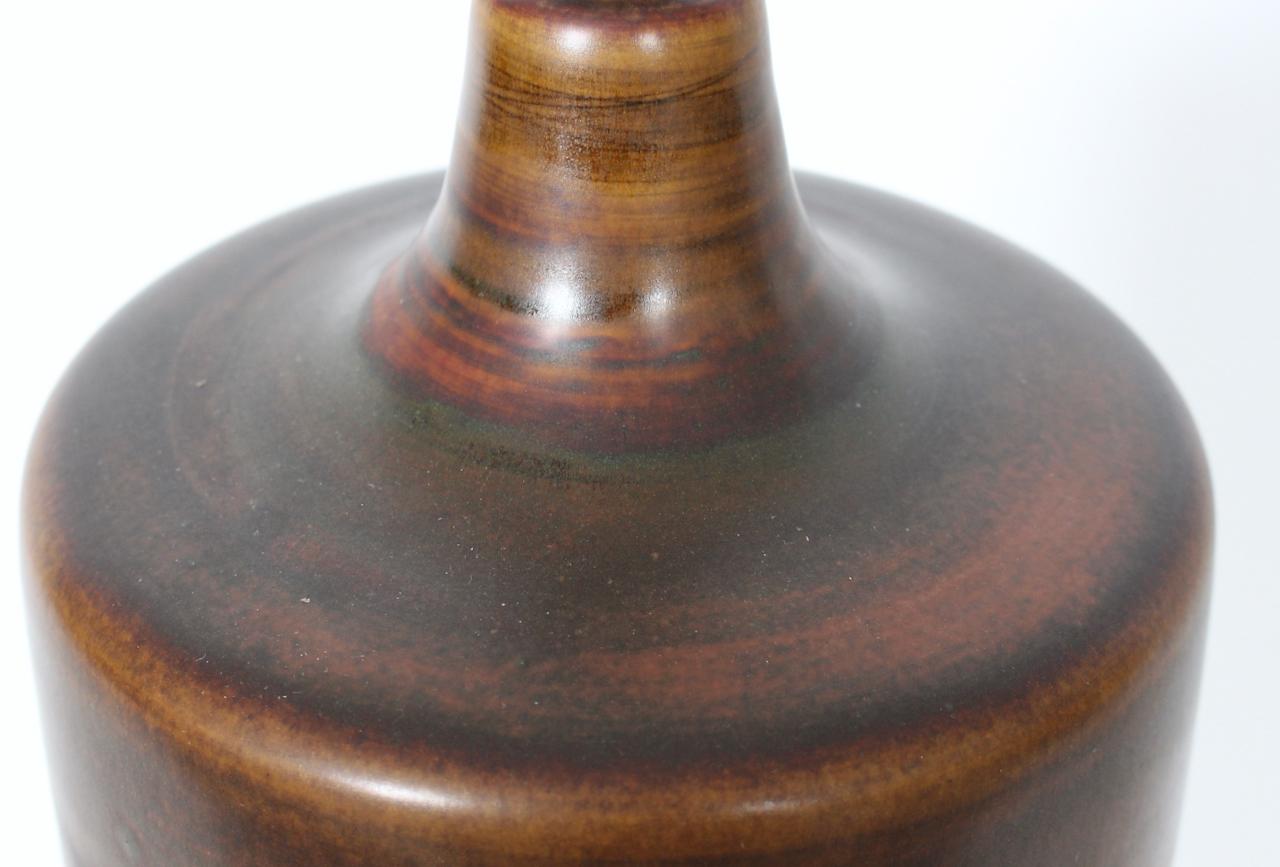 Tall Lotte and Gunnar Bostlund Model 1700 Brown Pottery Table Lamp, 1960's For Sale 6