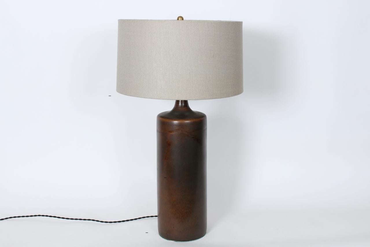 Tall Lotte and Gunnar Bostlund Model 1700 Brown Pottery Table Lamp, 1960's For Sale 11